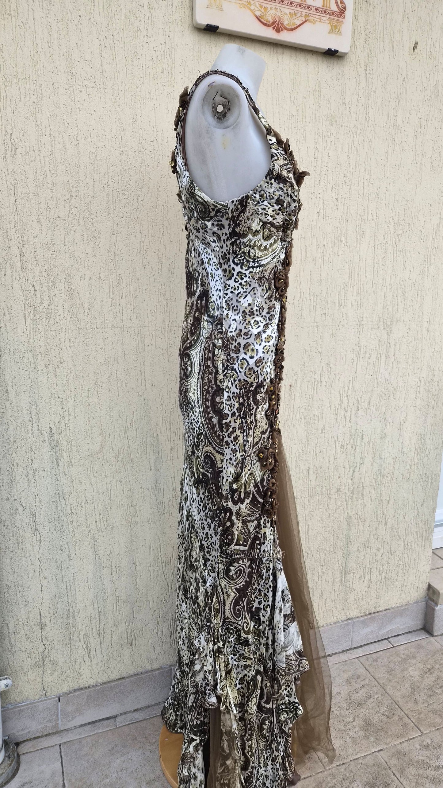 Robe en soie motif léopard brodée