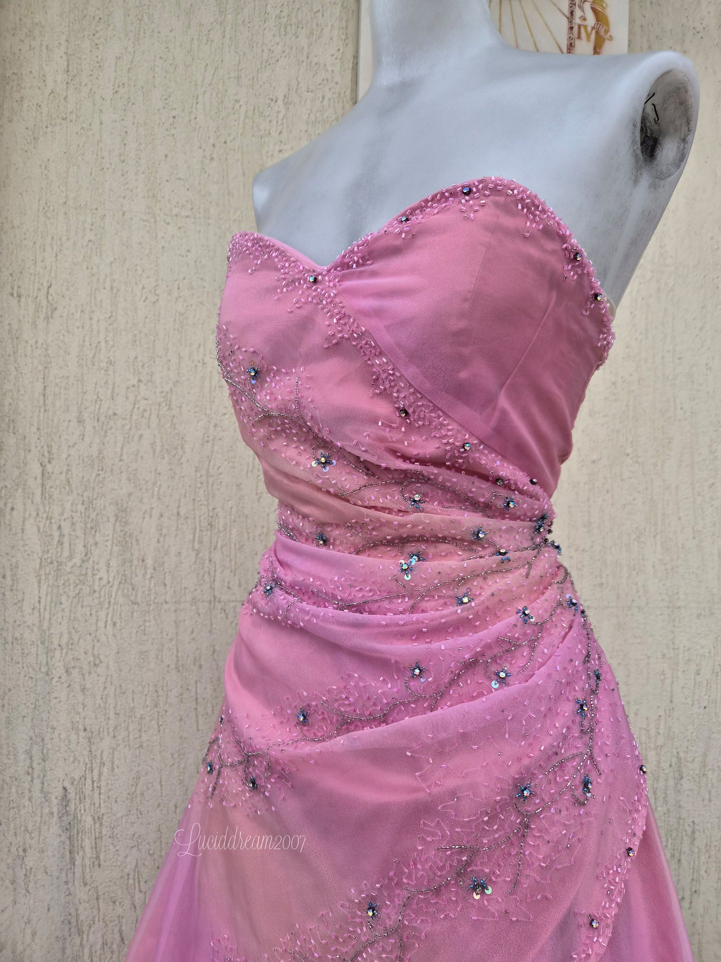 Robe bustier rose brodée