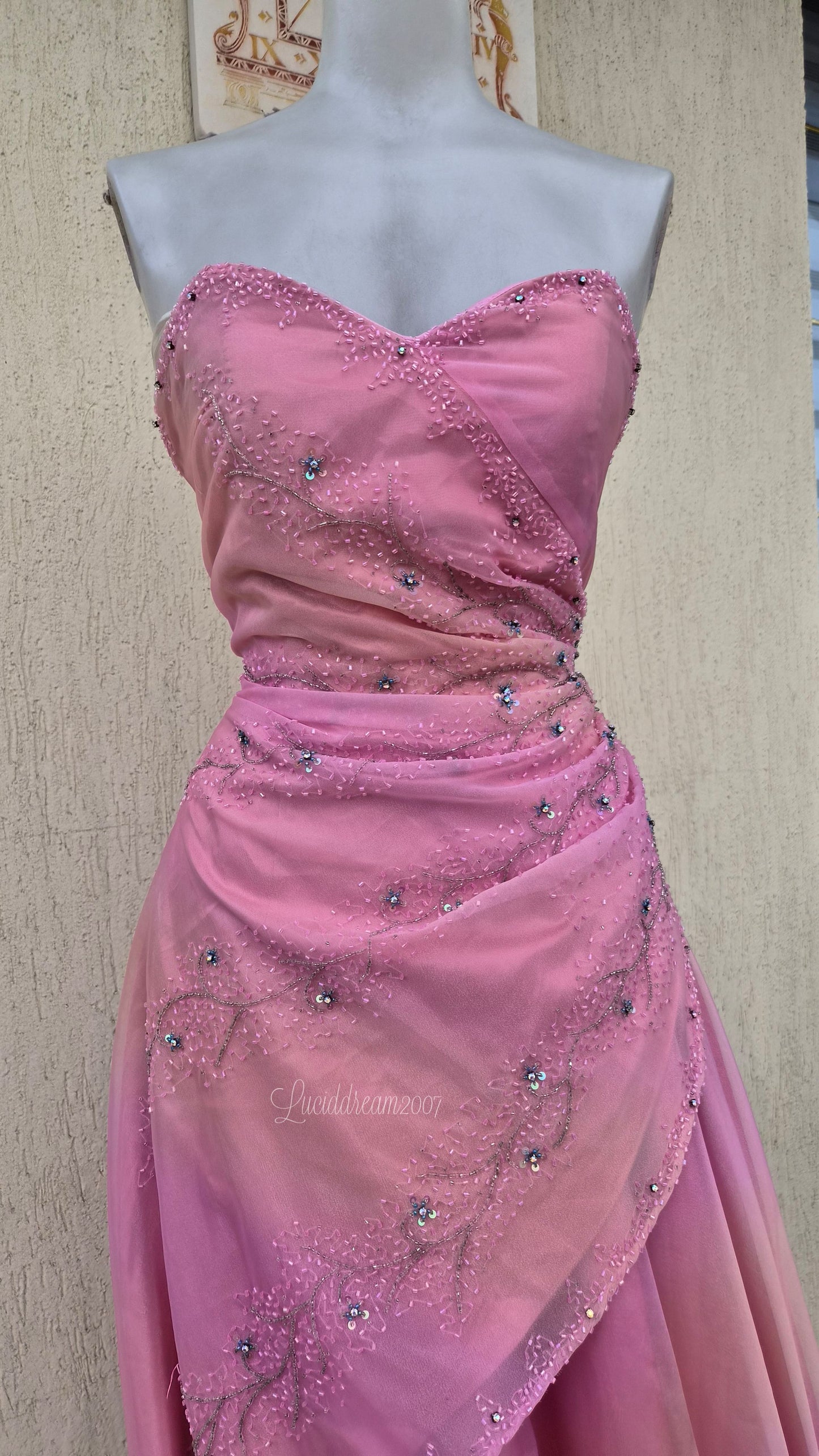 Robe bustier rose brodée