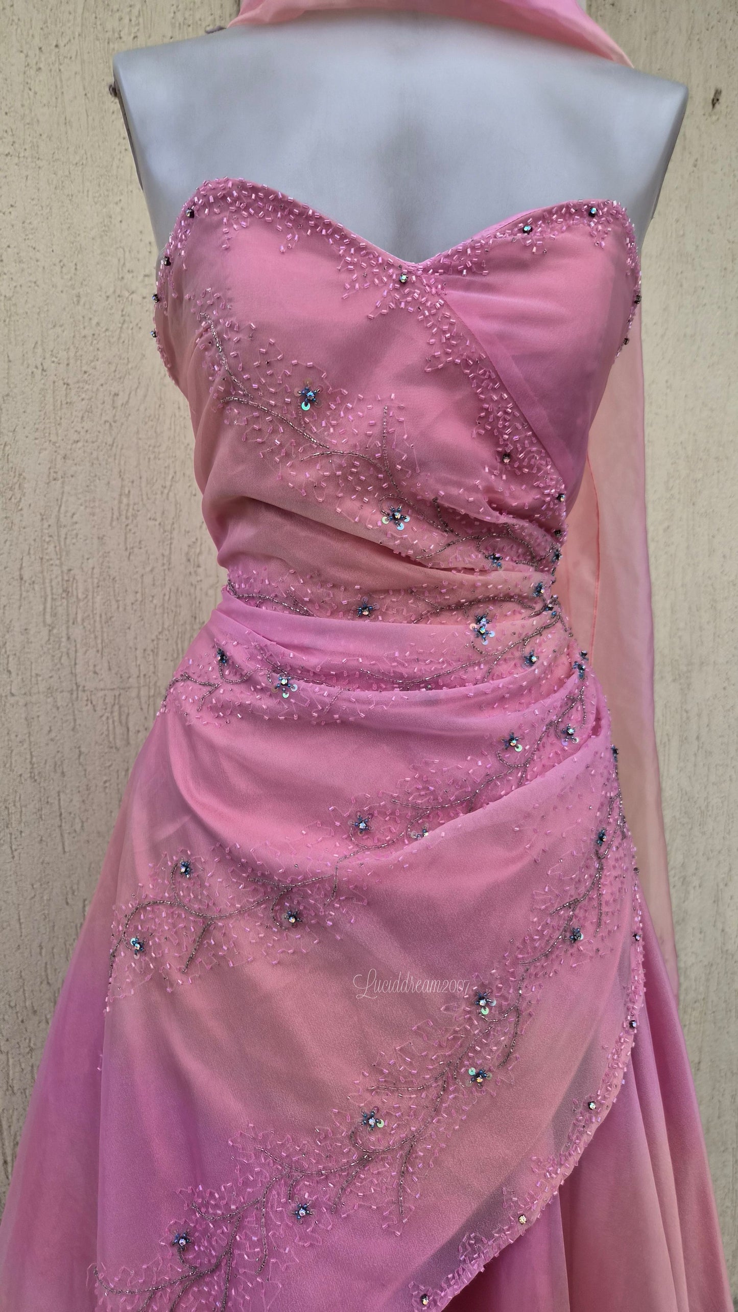 Robe bustier rose brodée