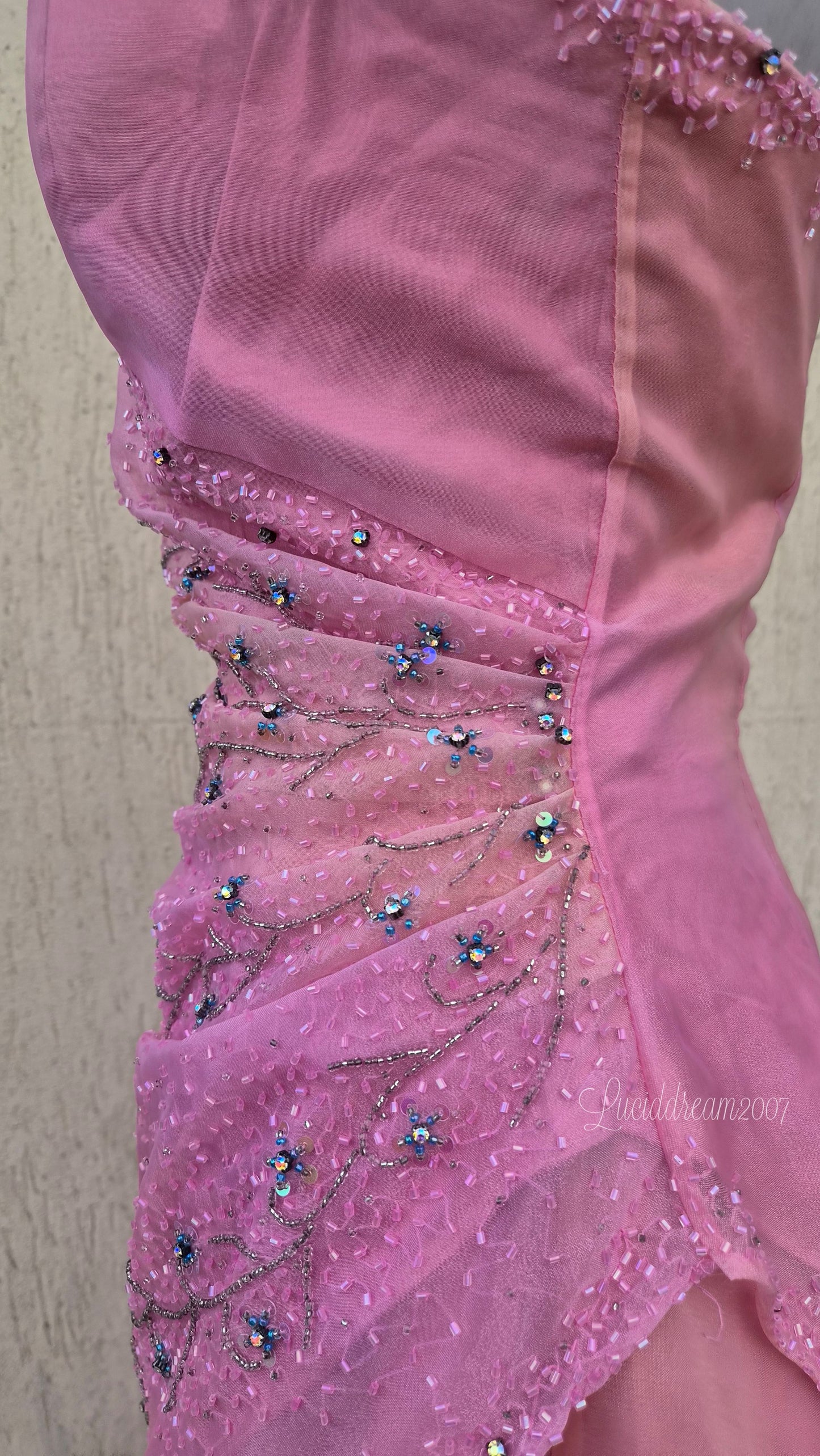 Robe bustier rose brodée