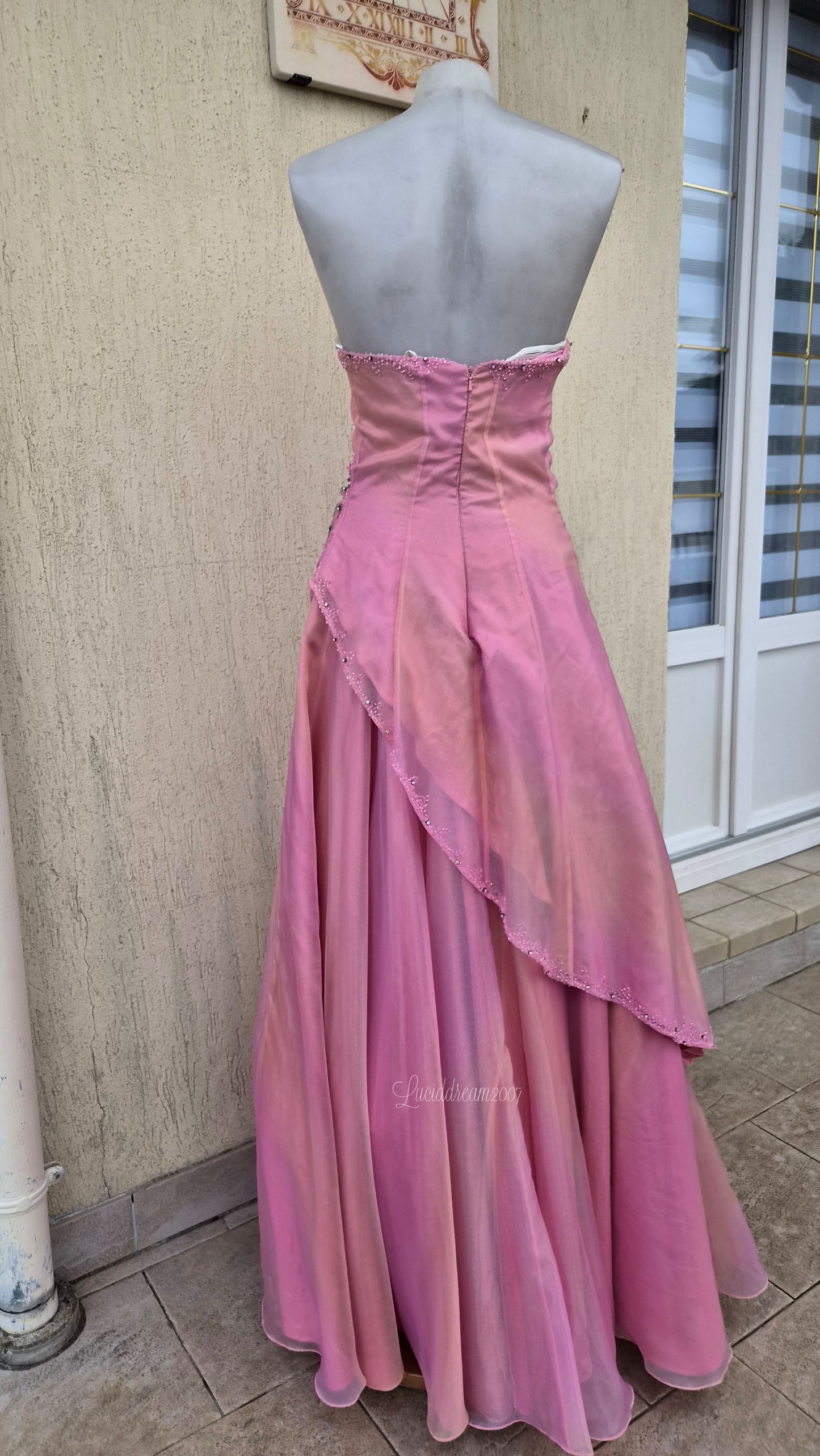 Robe bustier rose brodée