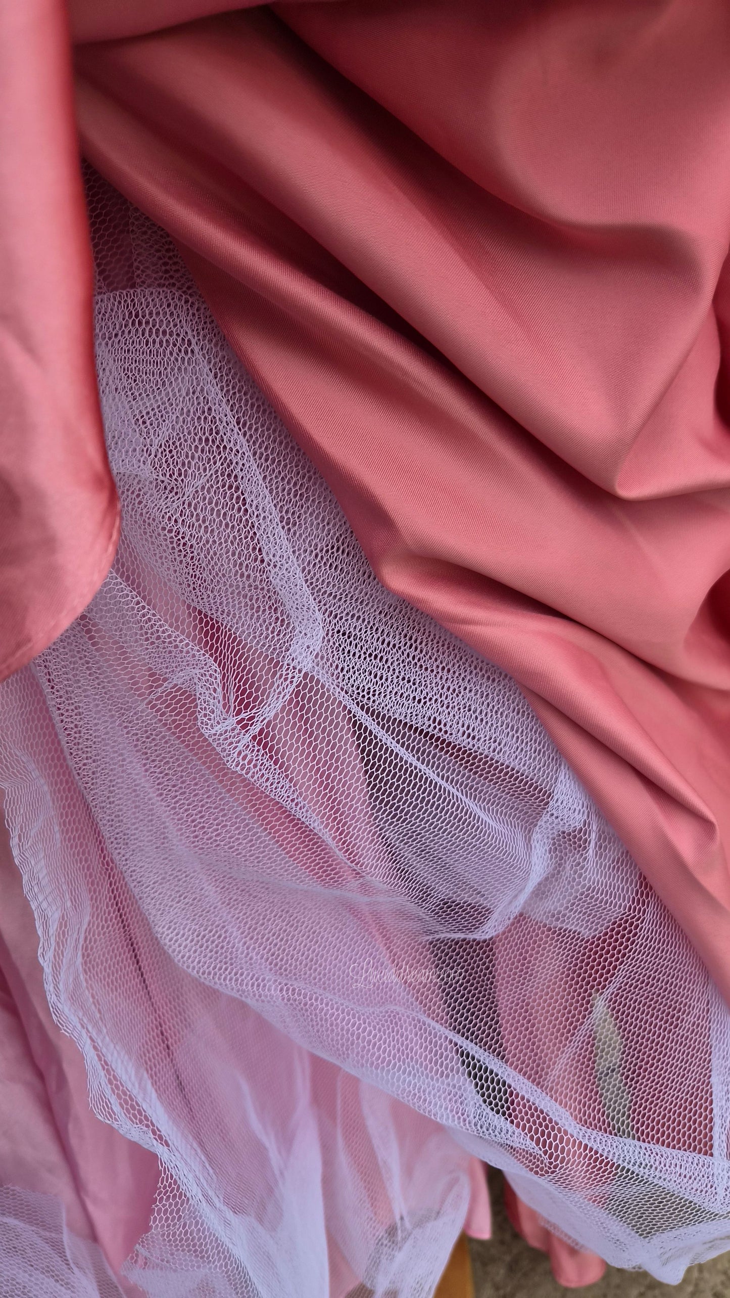 Robe bustier rose brodée