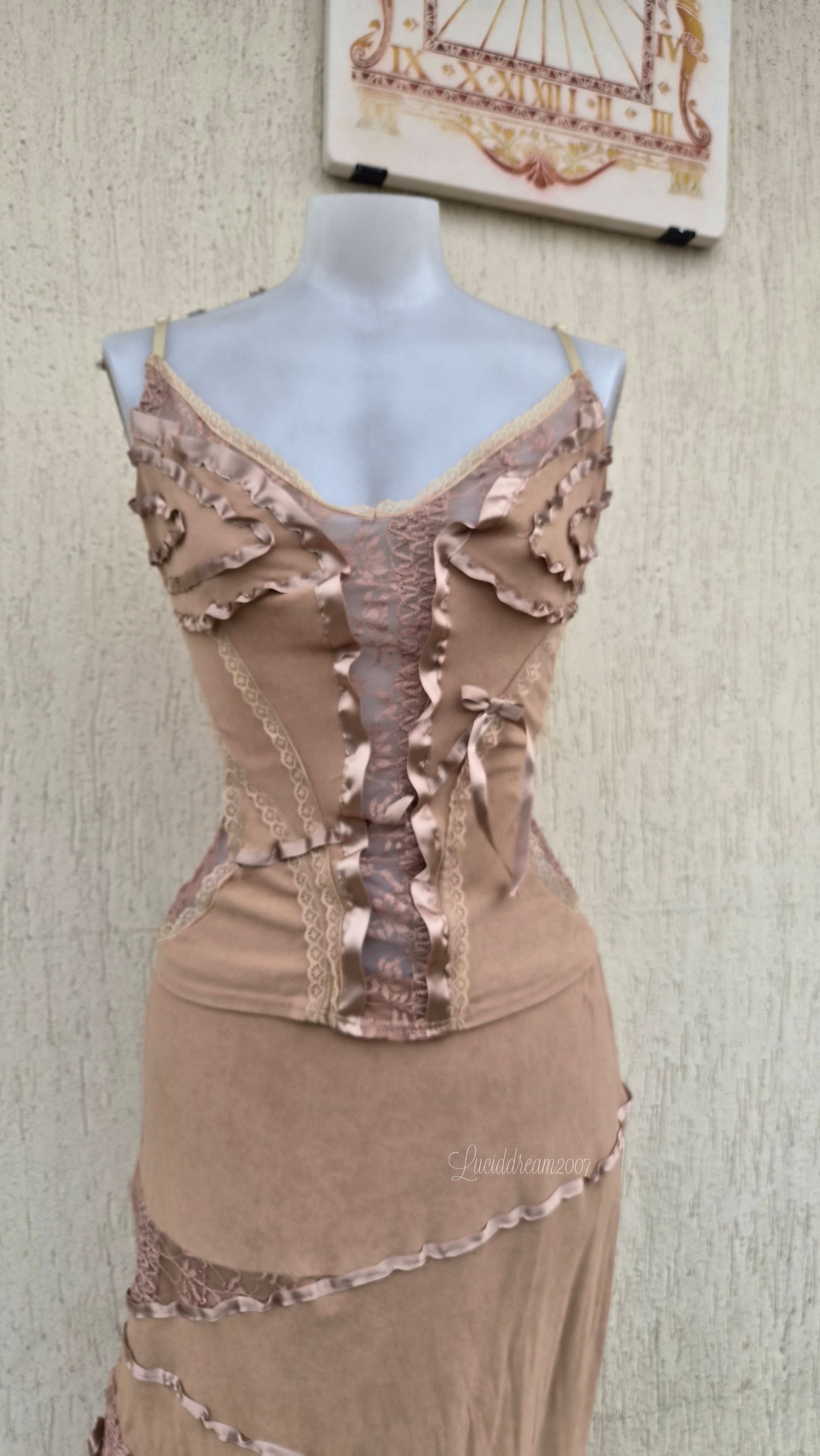 Ensemble camel détails dentelle