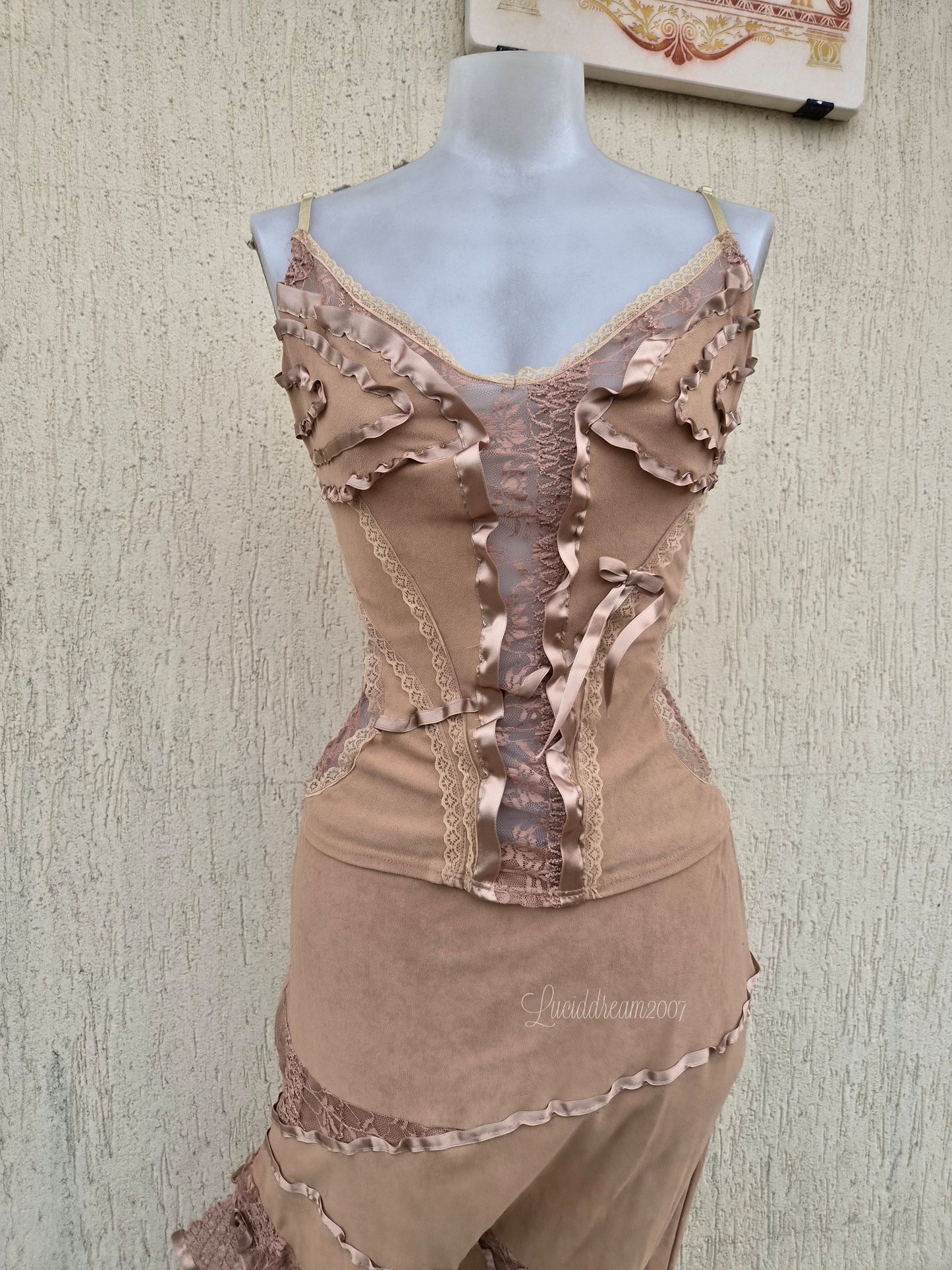 Ensemble camel détails dentelle