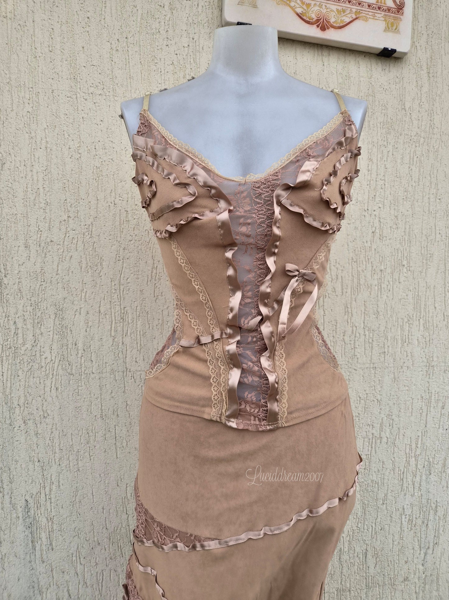 Ensemble camel détails dentelle