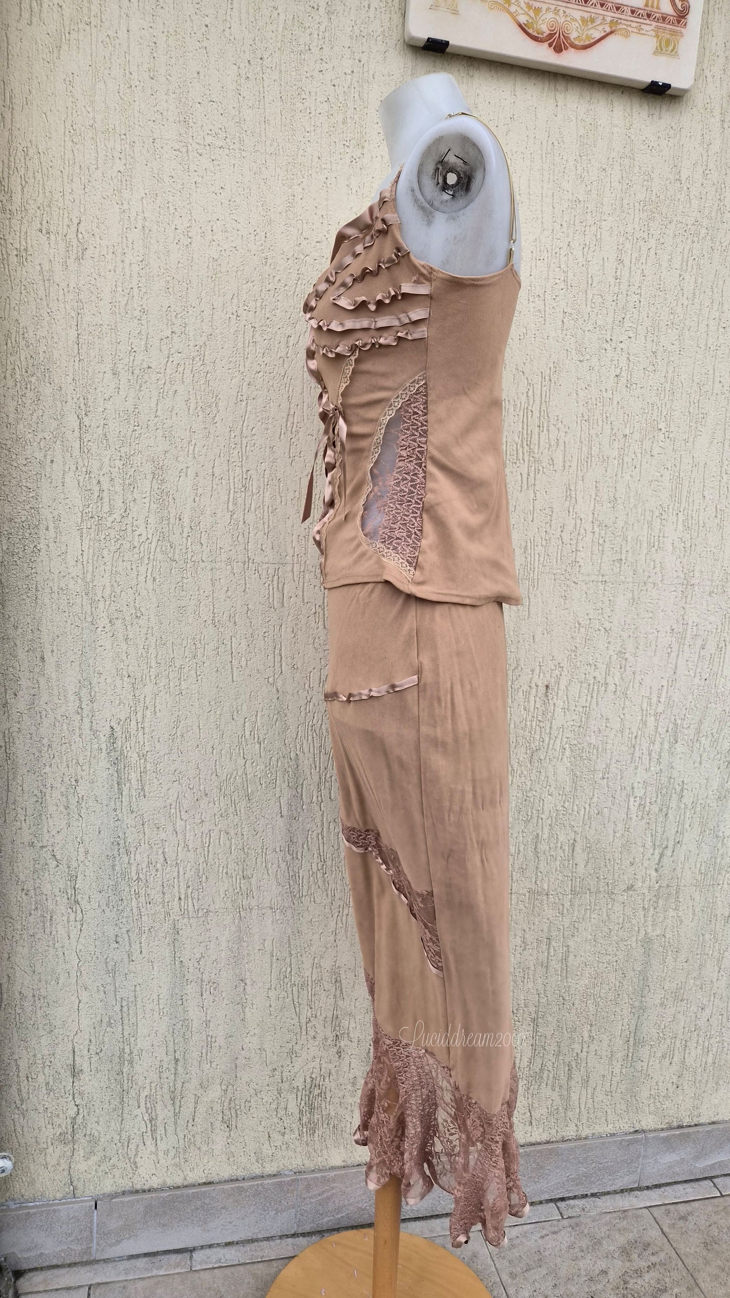 Ensemble camel détails dentelle
