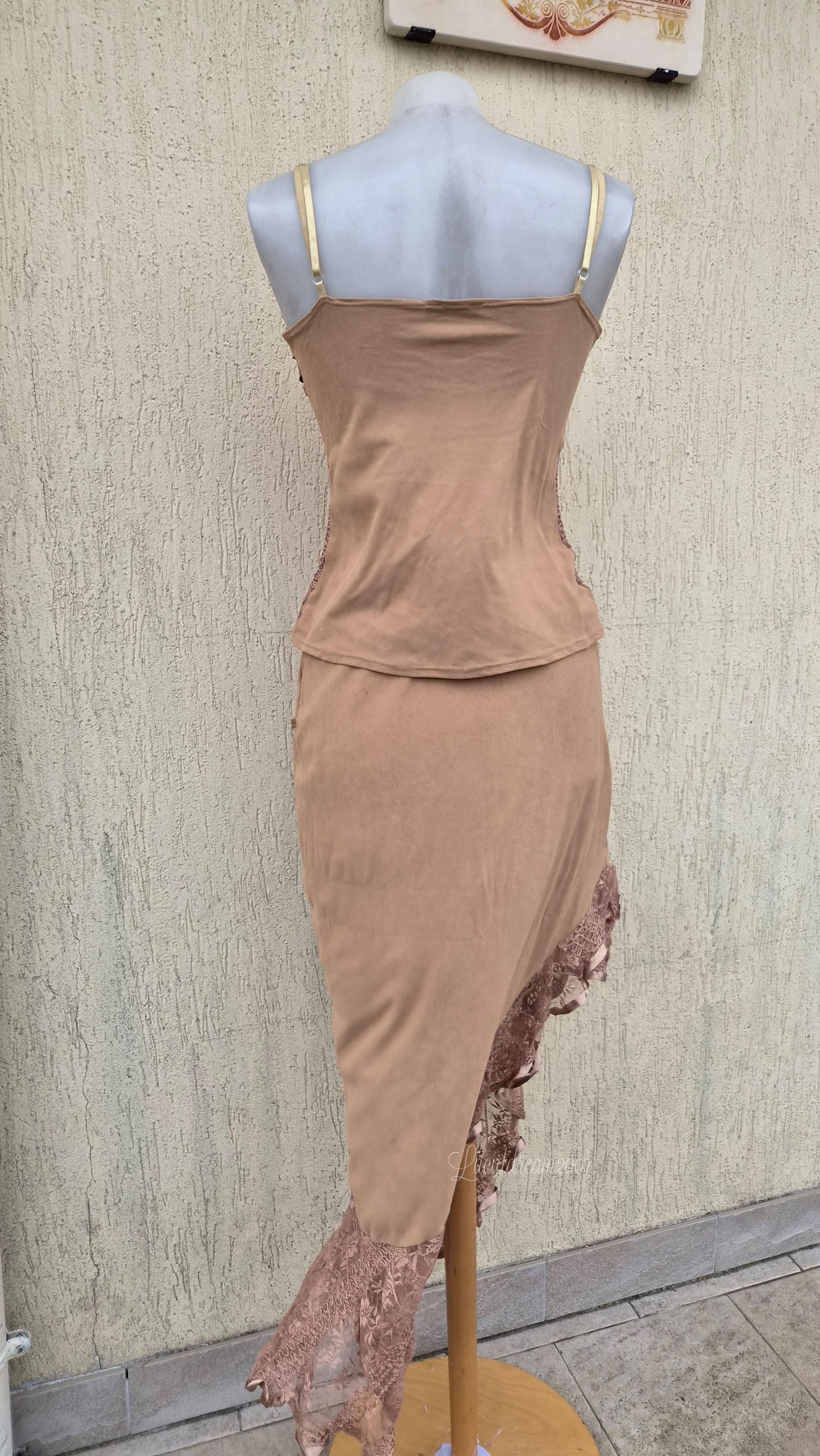 Ensemble camel détails dentelle