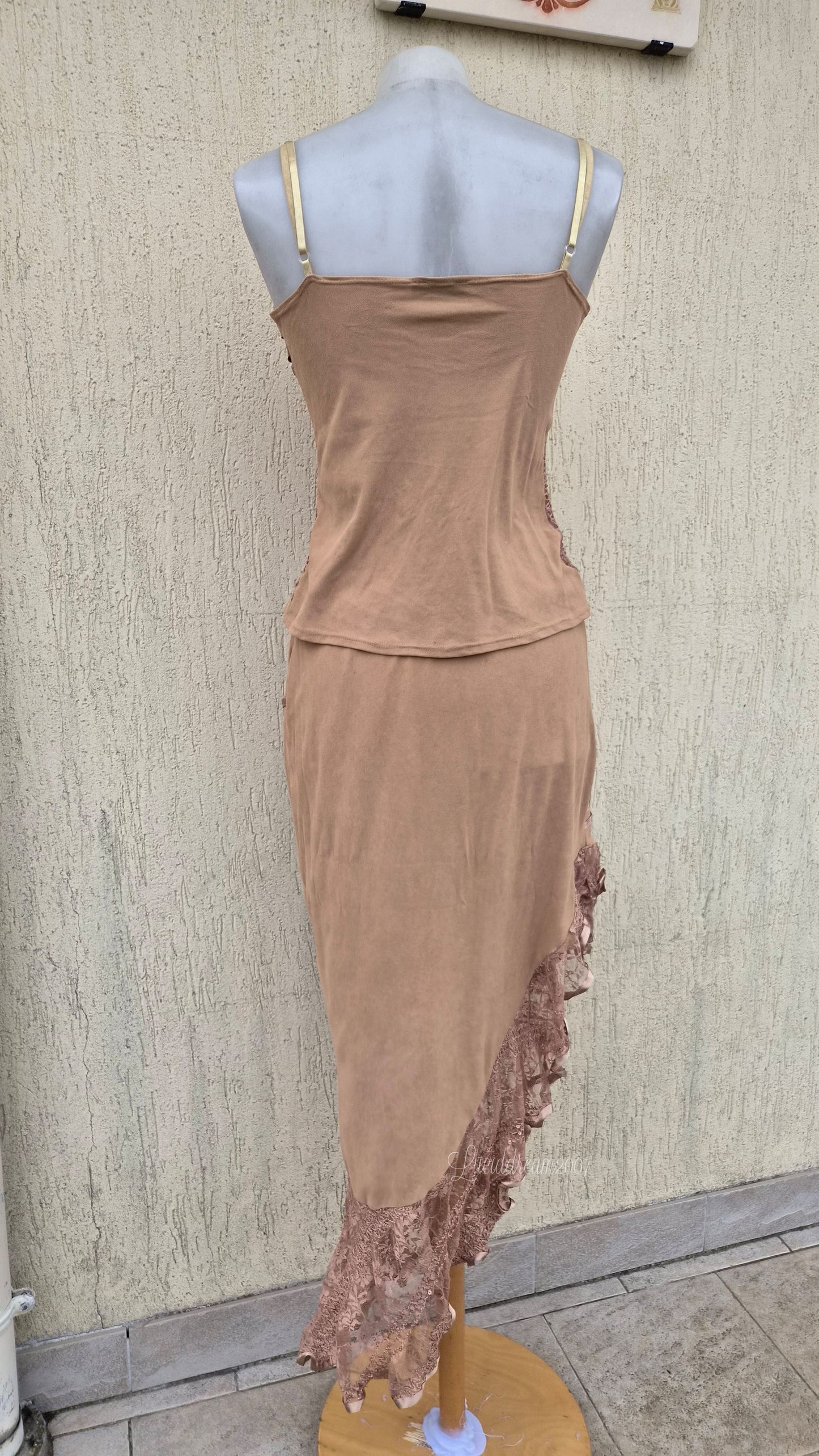 Ensemble camel détails dentelle