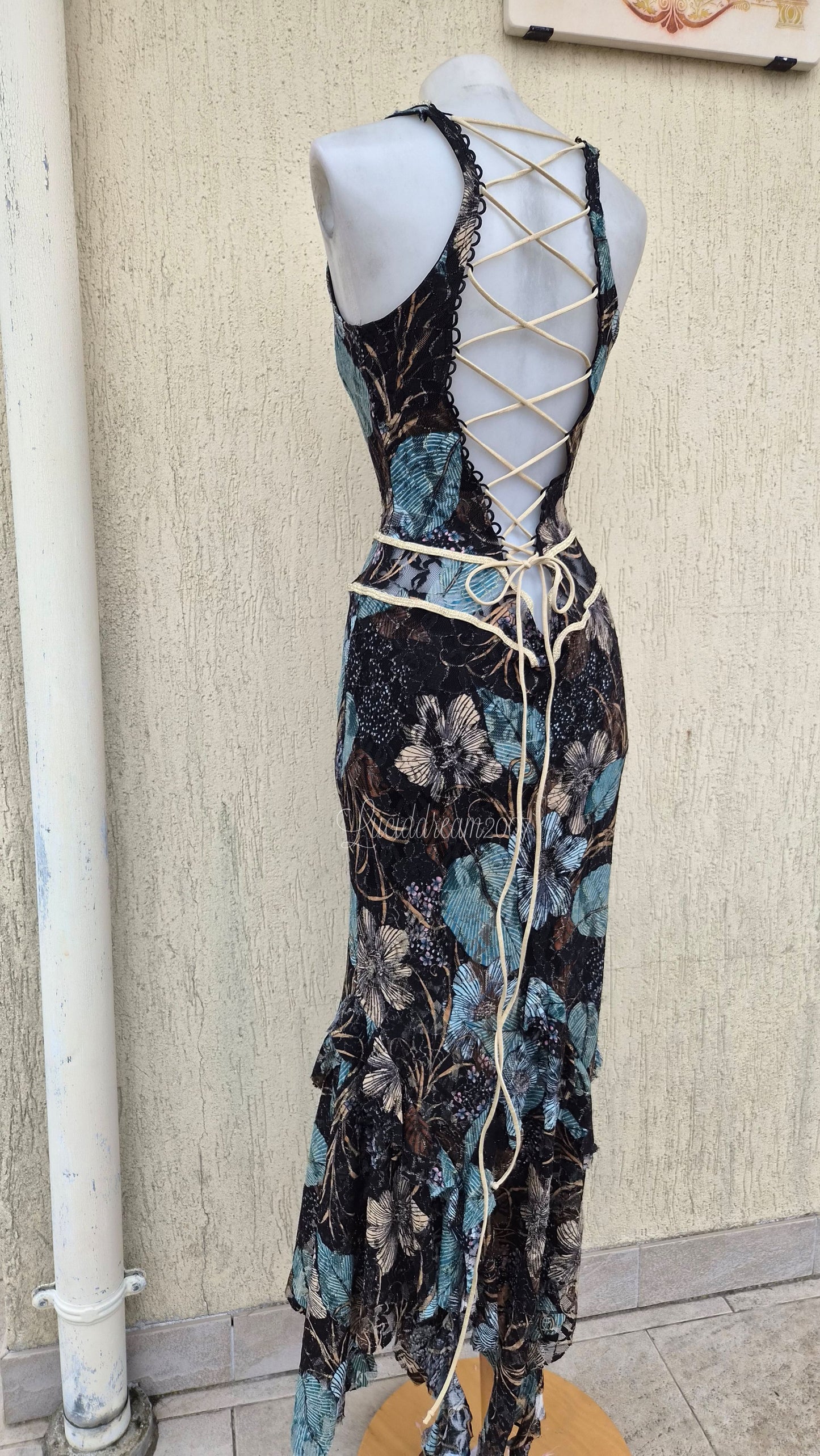 Robe en dentelle dos lacé