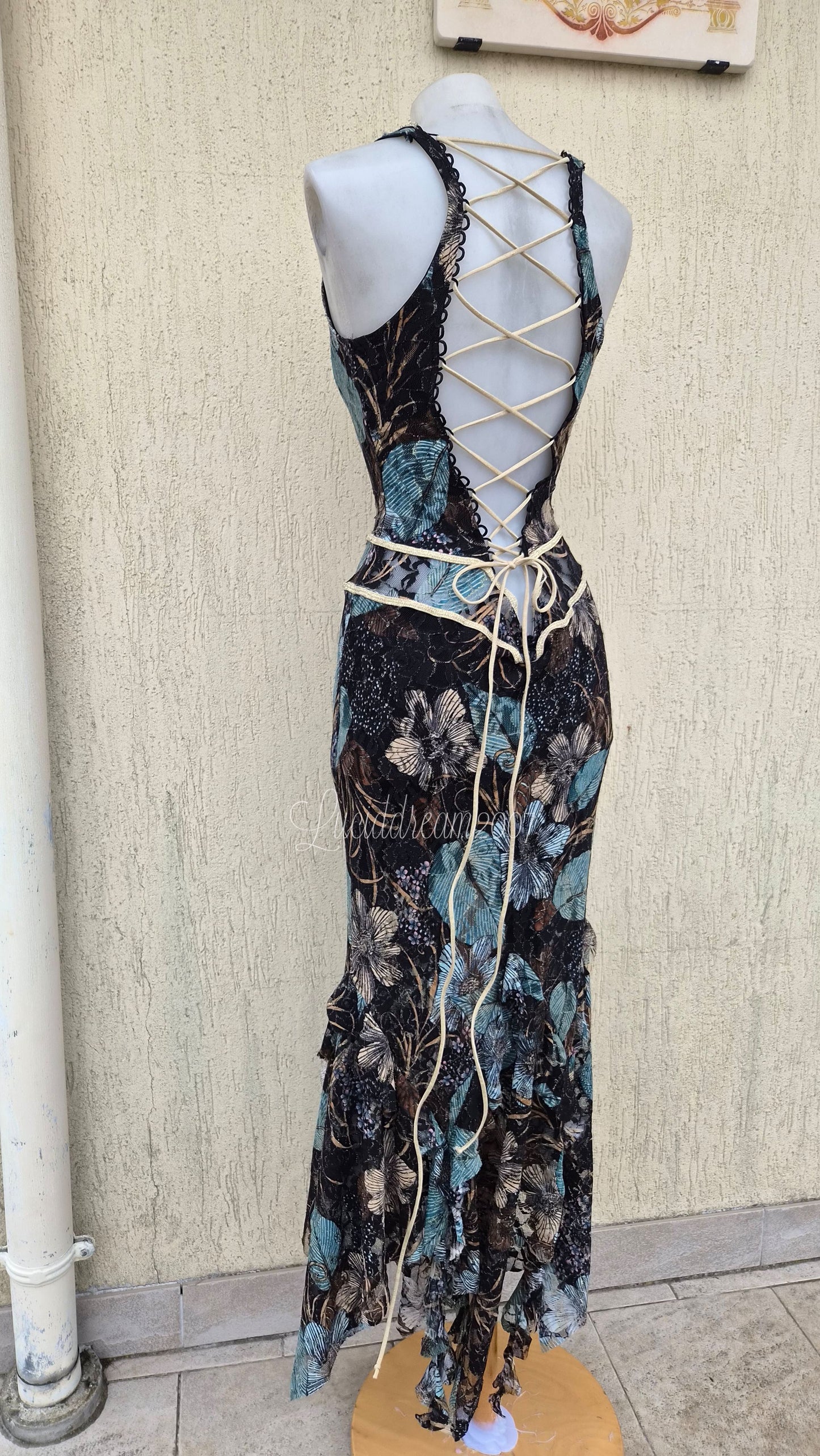 Robe en dentelle dos lacé