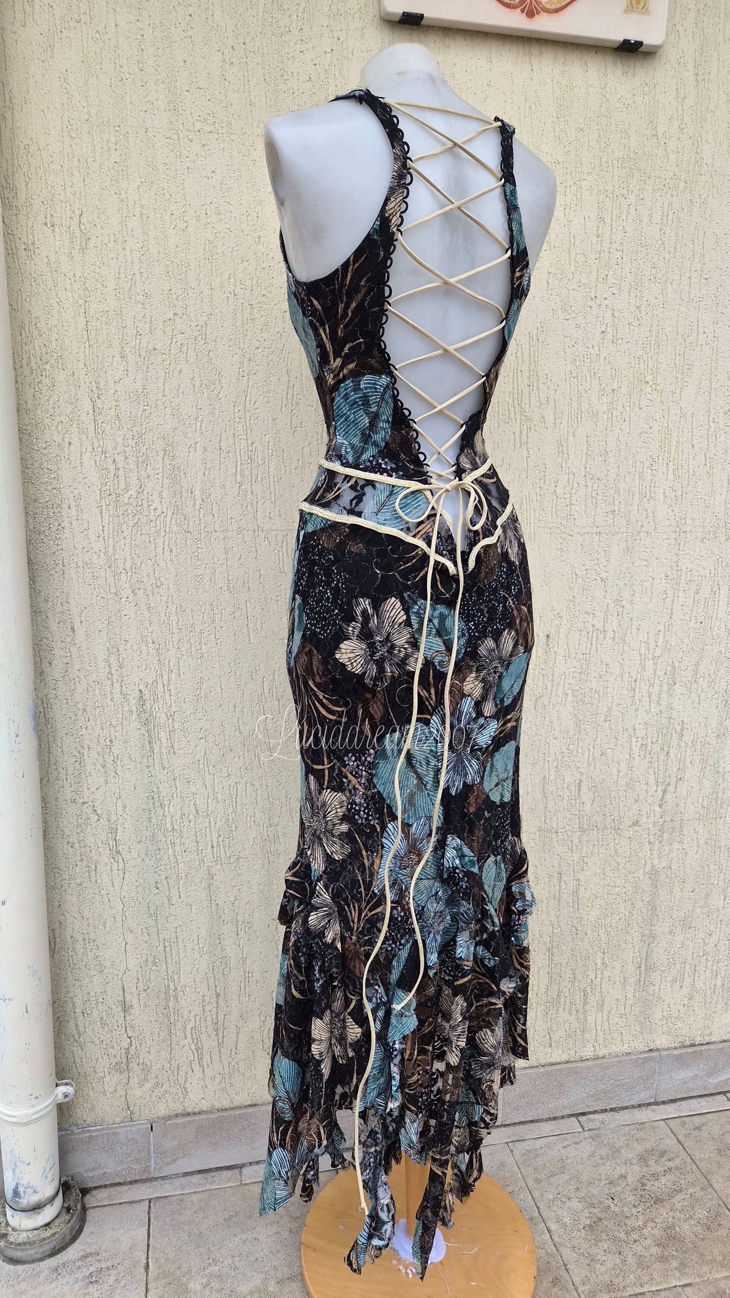 Robe en dentelle dos lacé