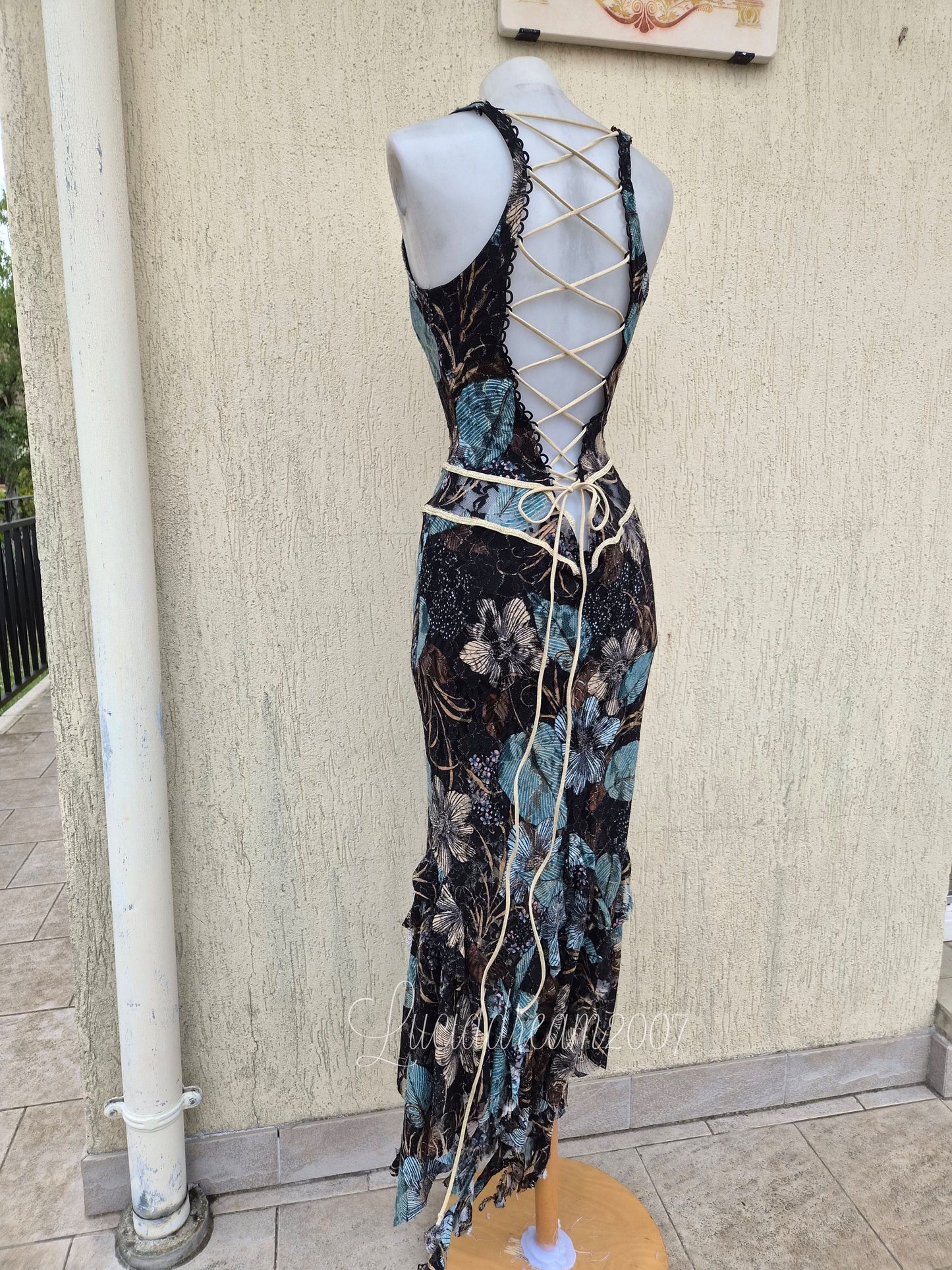 Robe en dentelle dos lacé