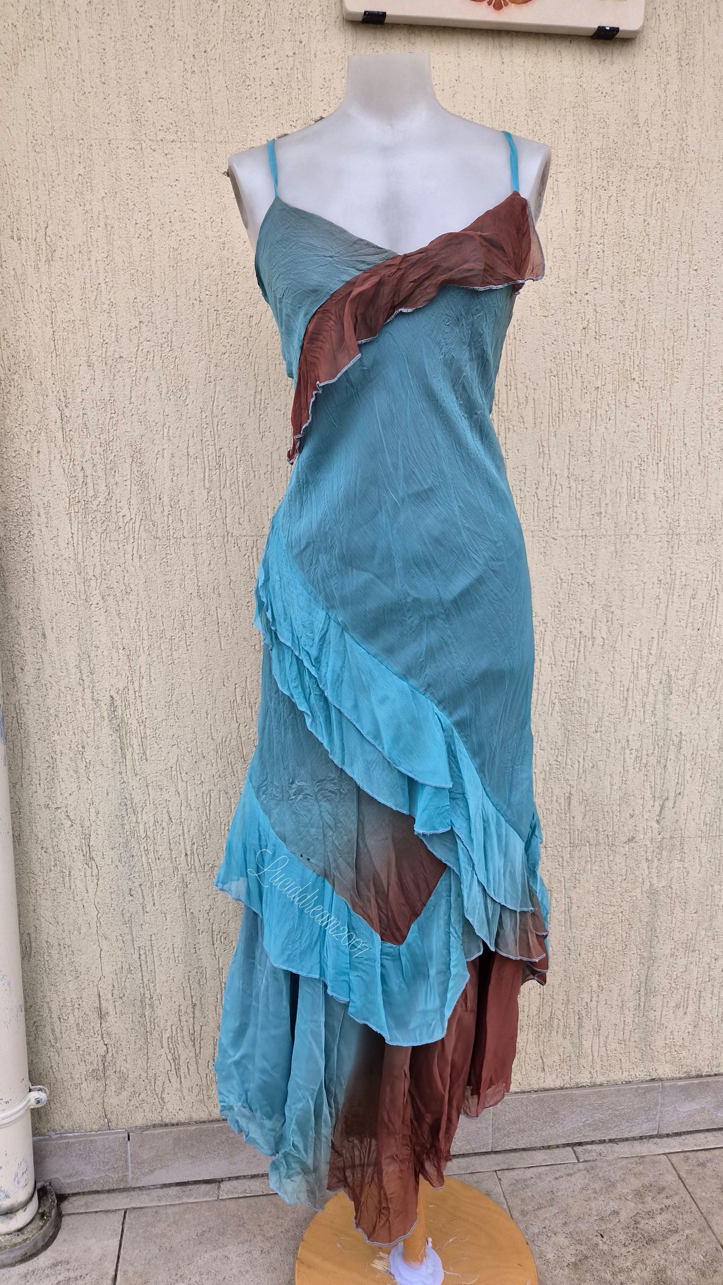 Robe en voile bleue et marron