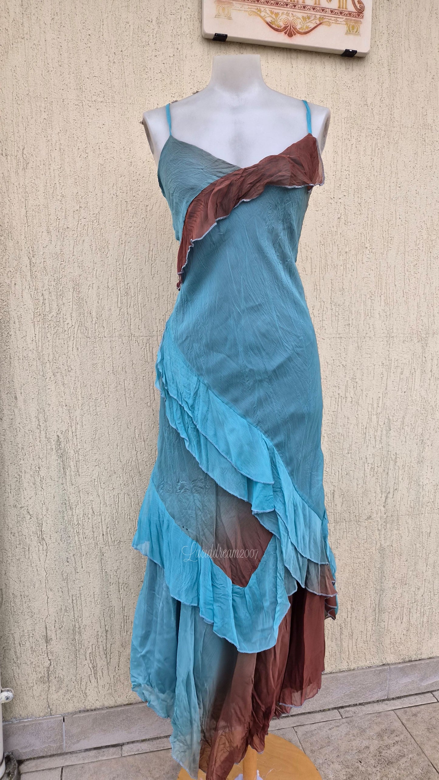 Robe en voile bleue et marron