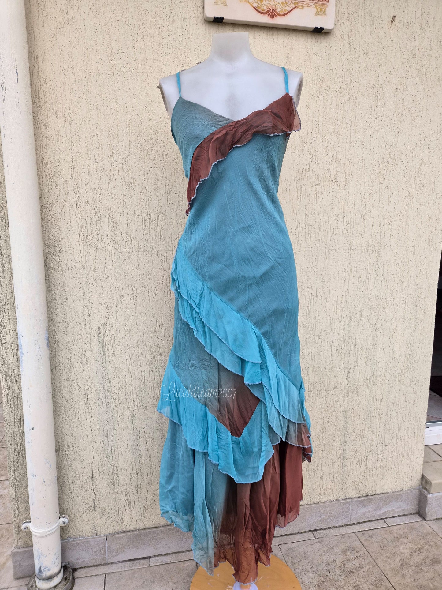 Robe en voile bleue et marron