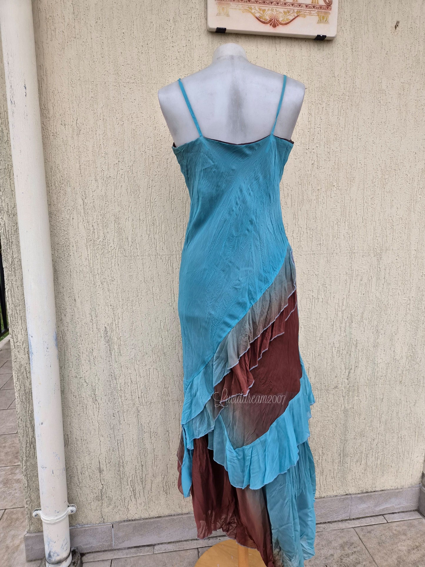 Robe en voile bleue et marron
