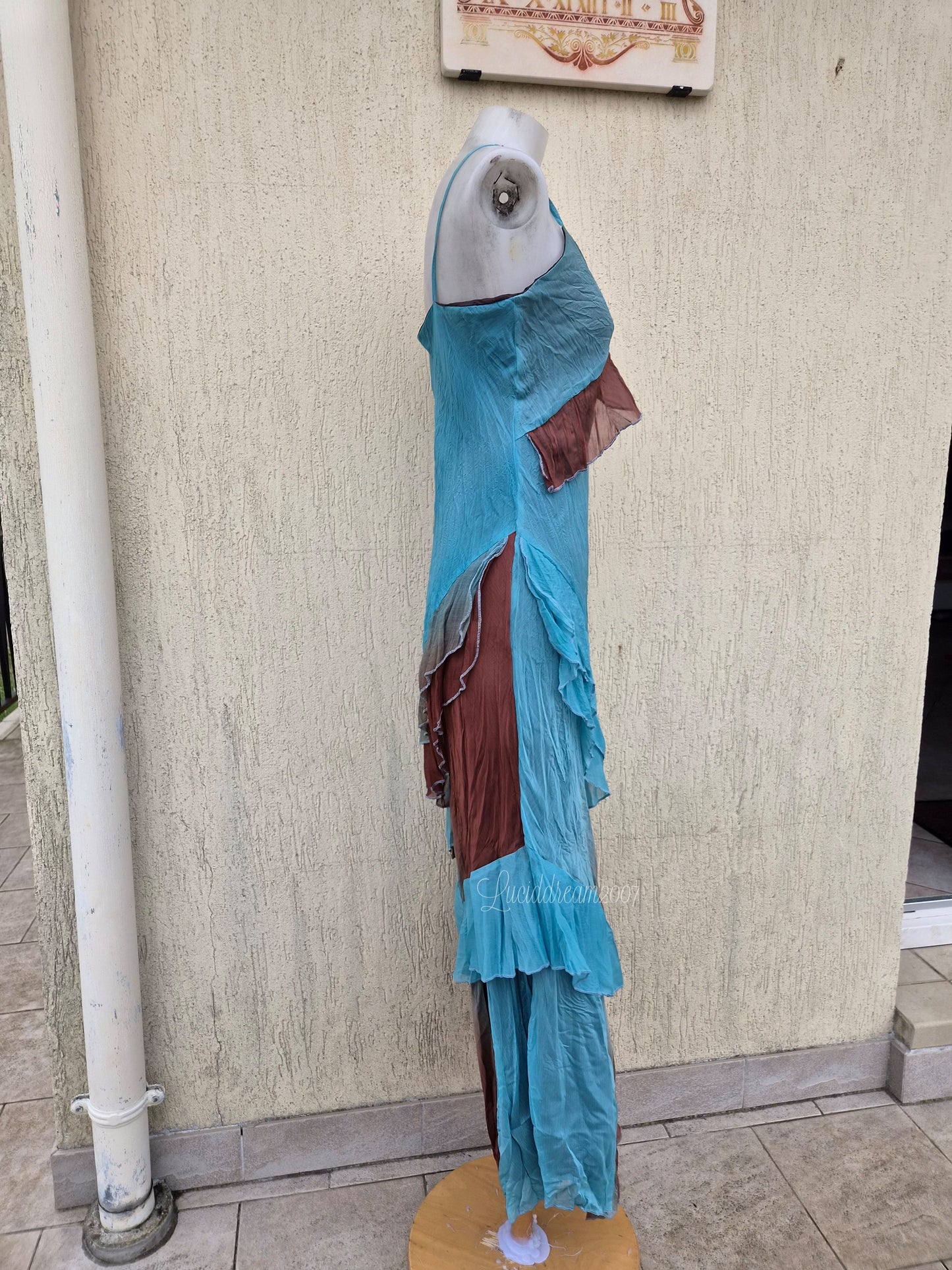 Robe en voile bleue et marron