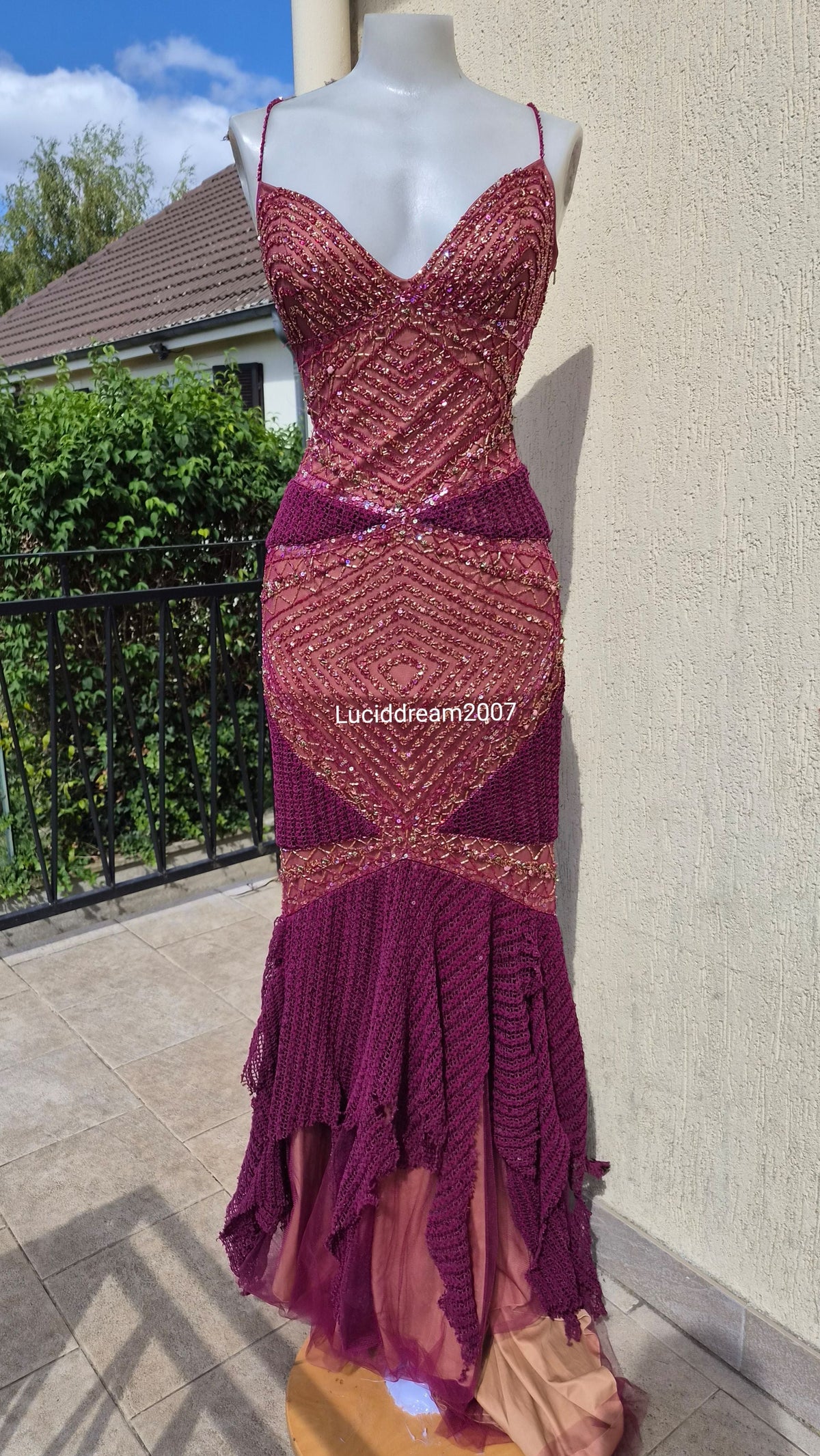 Robe avec crochet et broderies