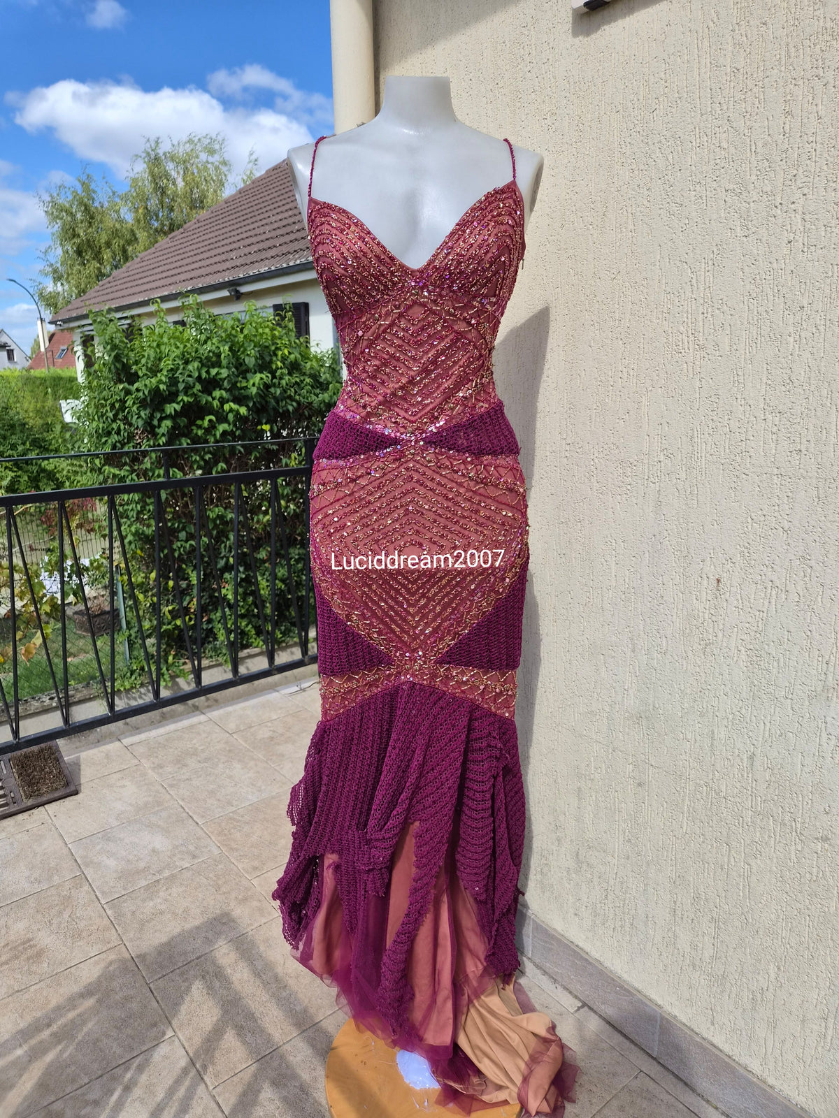Robe avec crochet et broderies