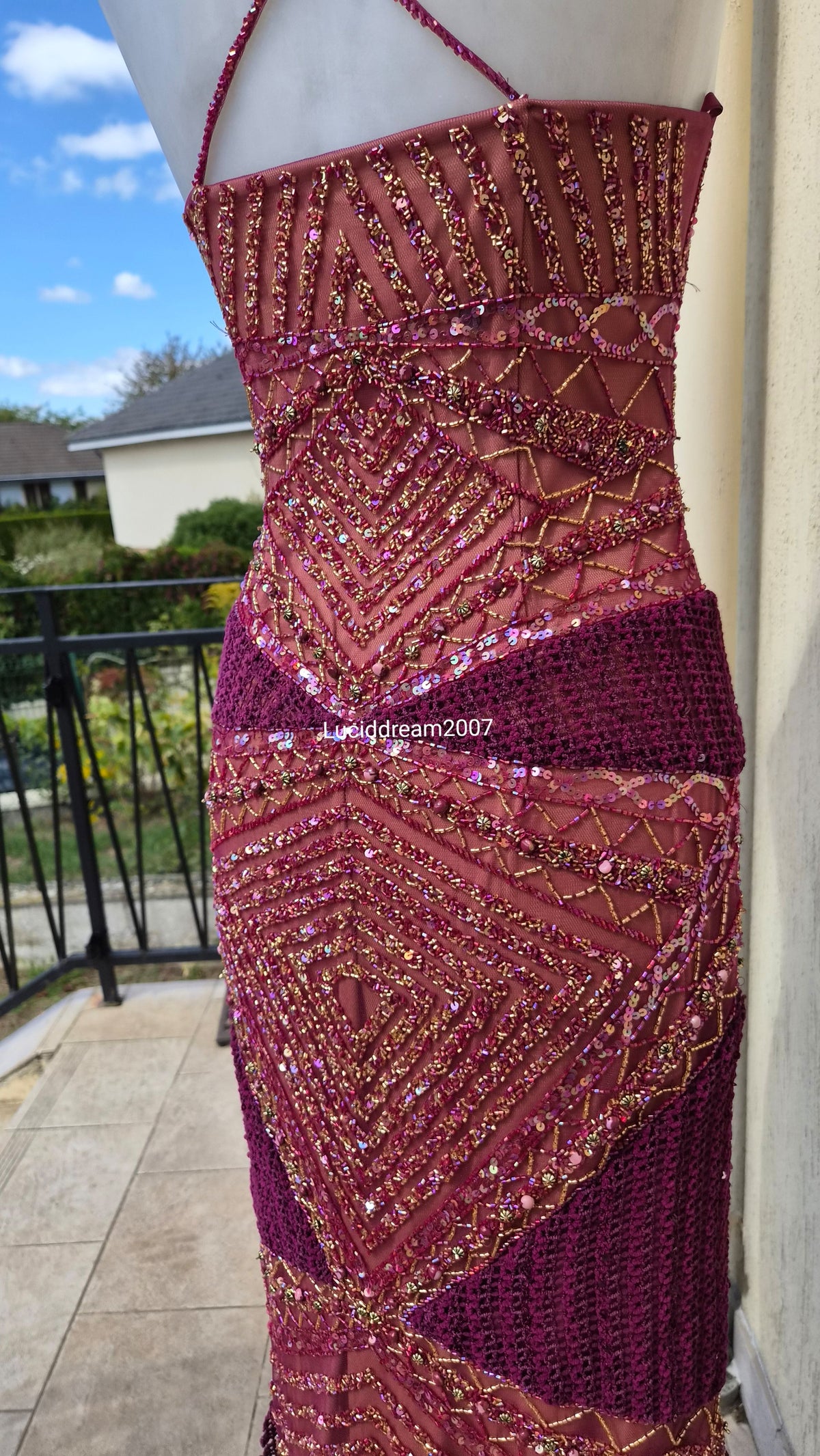 Robe avec crochet et broderies