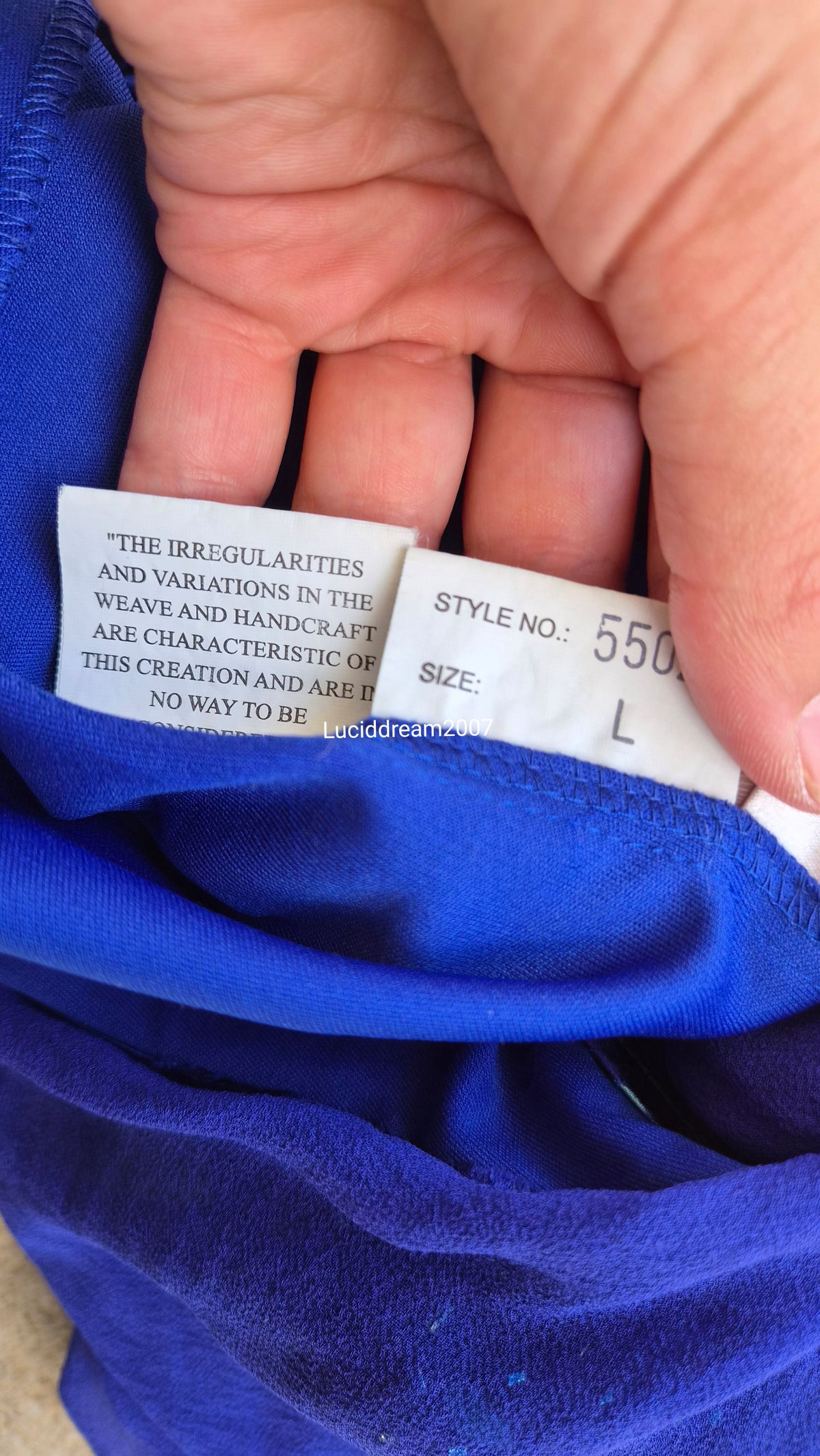 Robe en soie brodée bleue