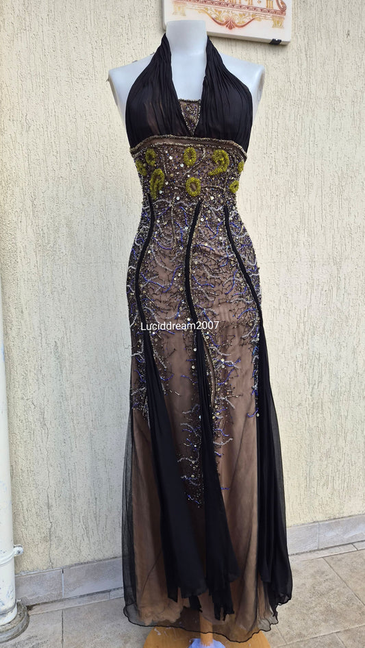 Robe en soie brodée