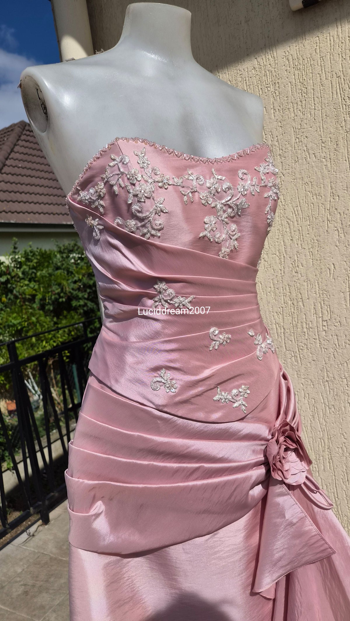 Robe en Taffetas rose avec sacoche