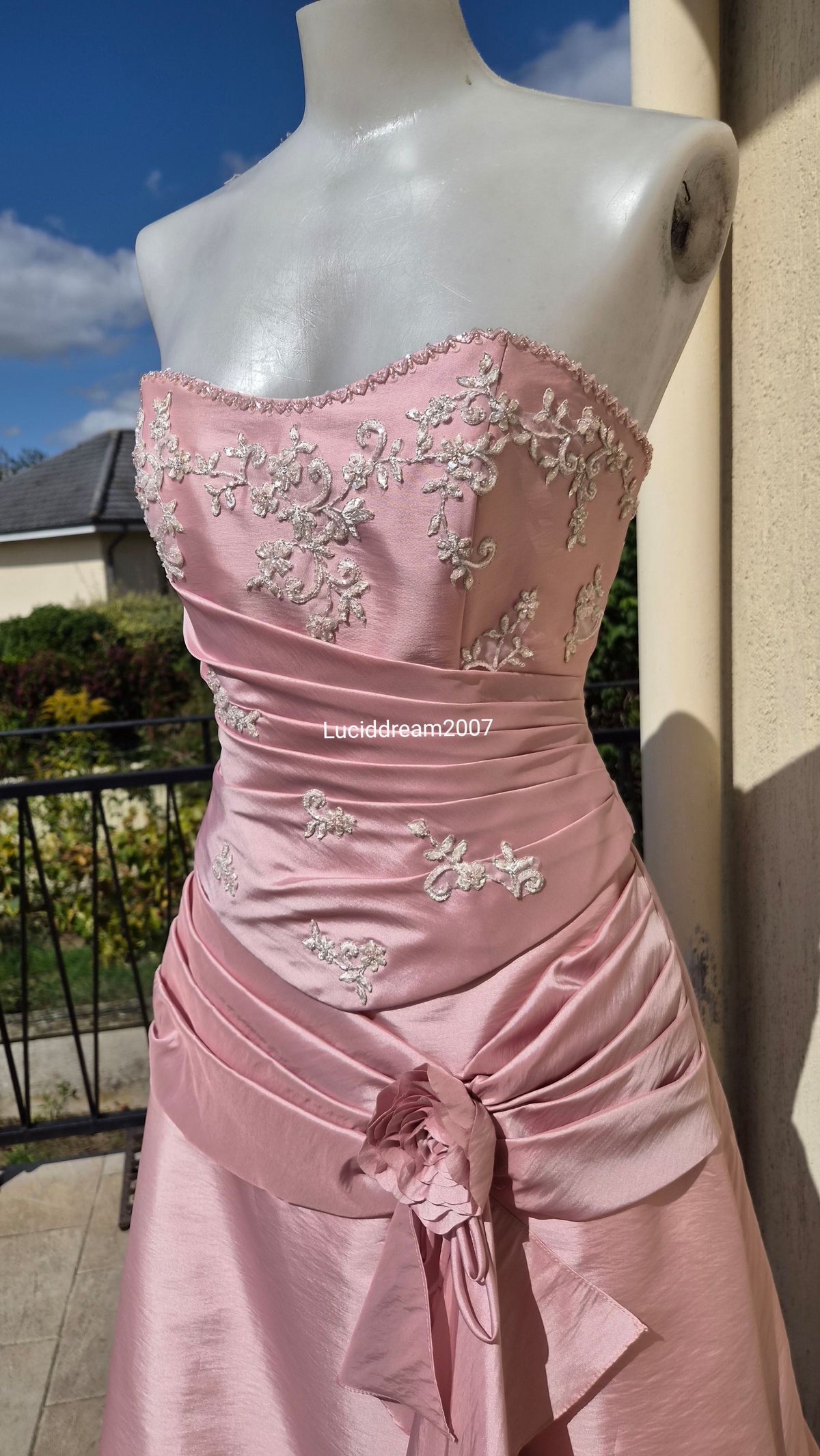 Robe en Taffetas rose avec sacoche