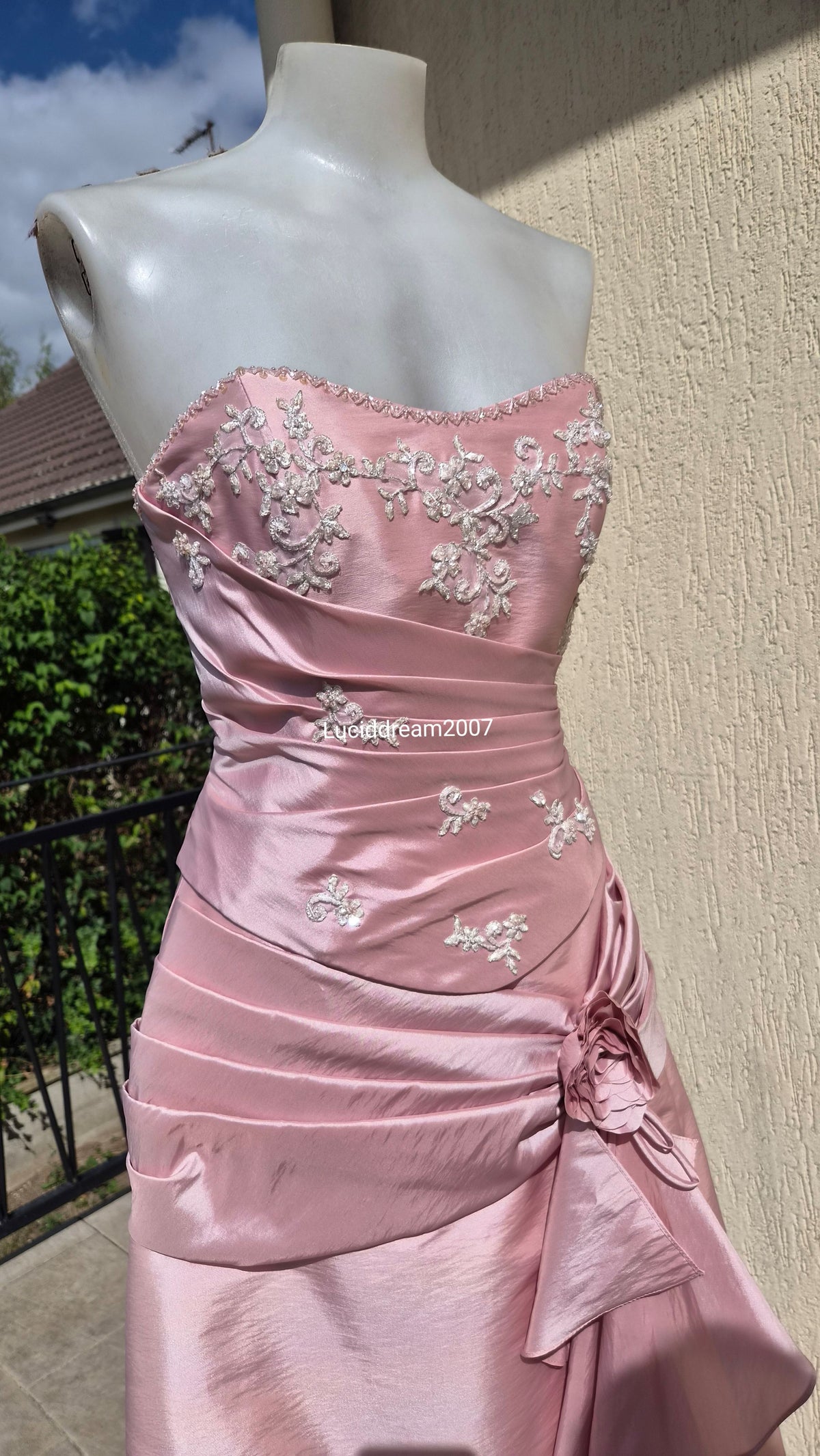 Robe en Taffetas rose avec sacoche