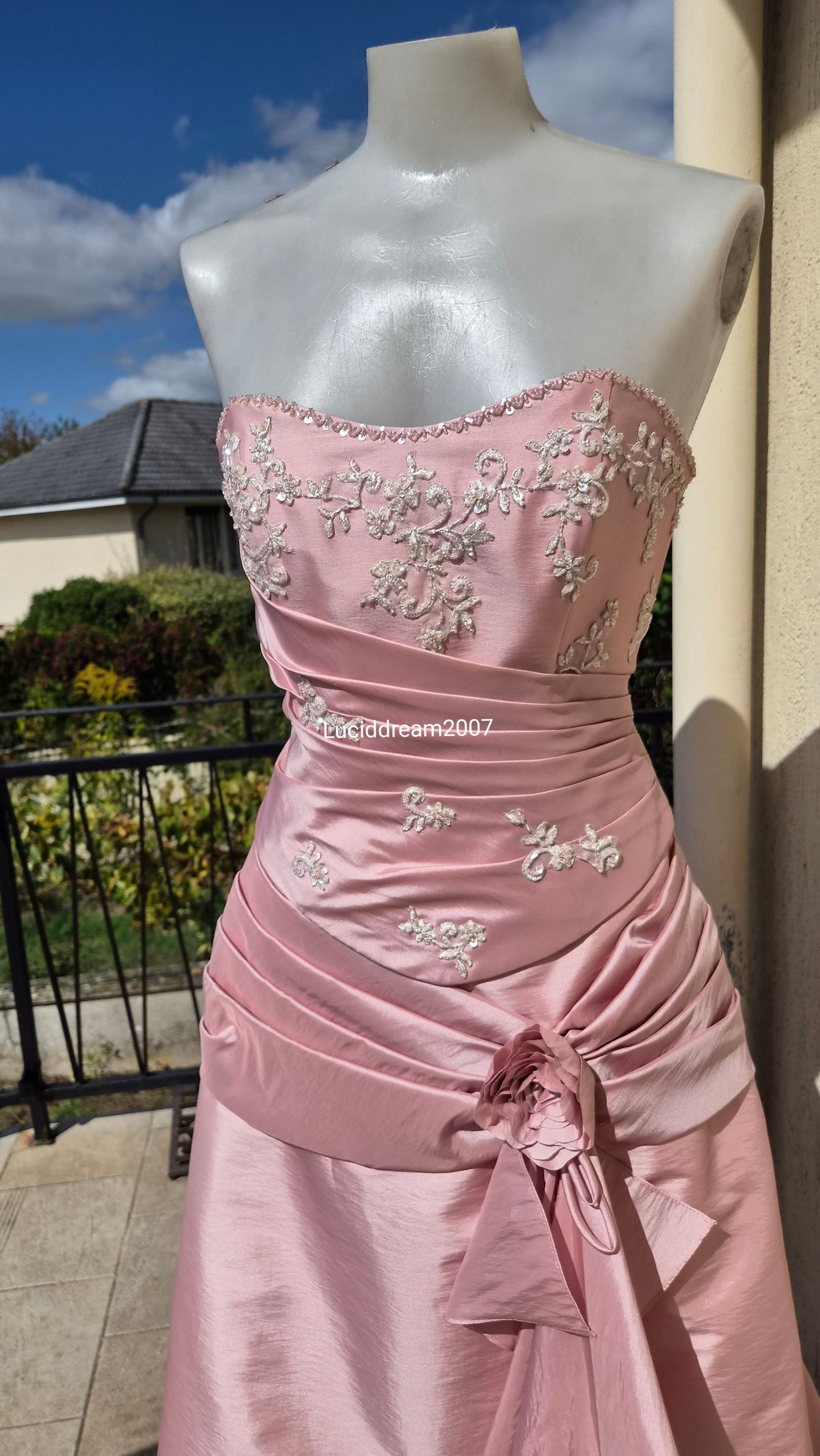 Robe en Taffetas rose avec sacoche
