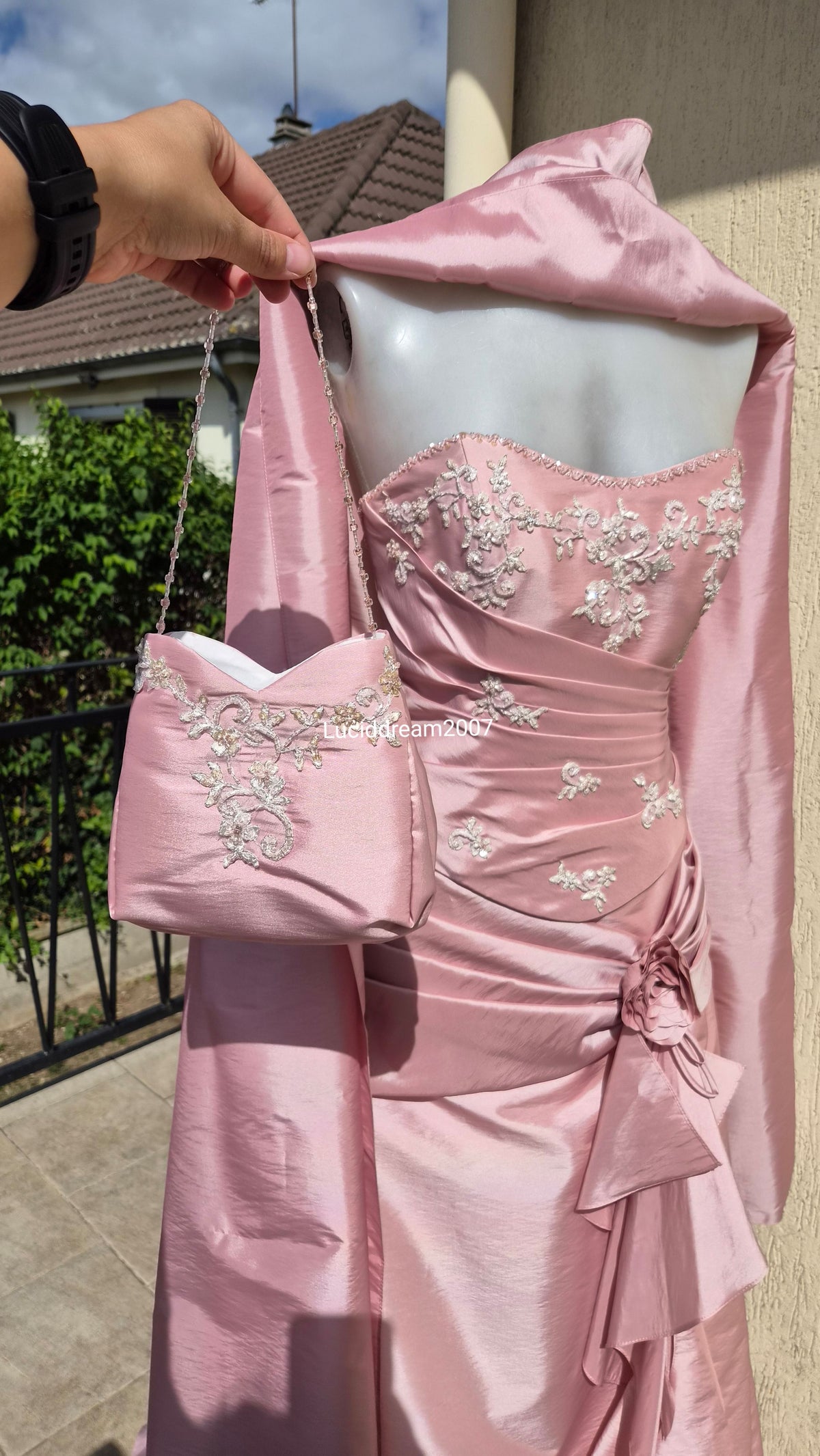 Robe en Taffetas rose avec sacoche