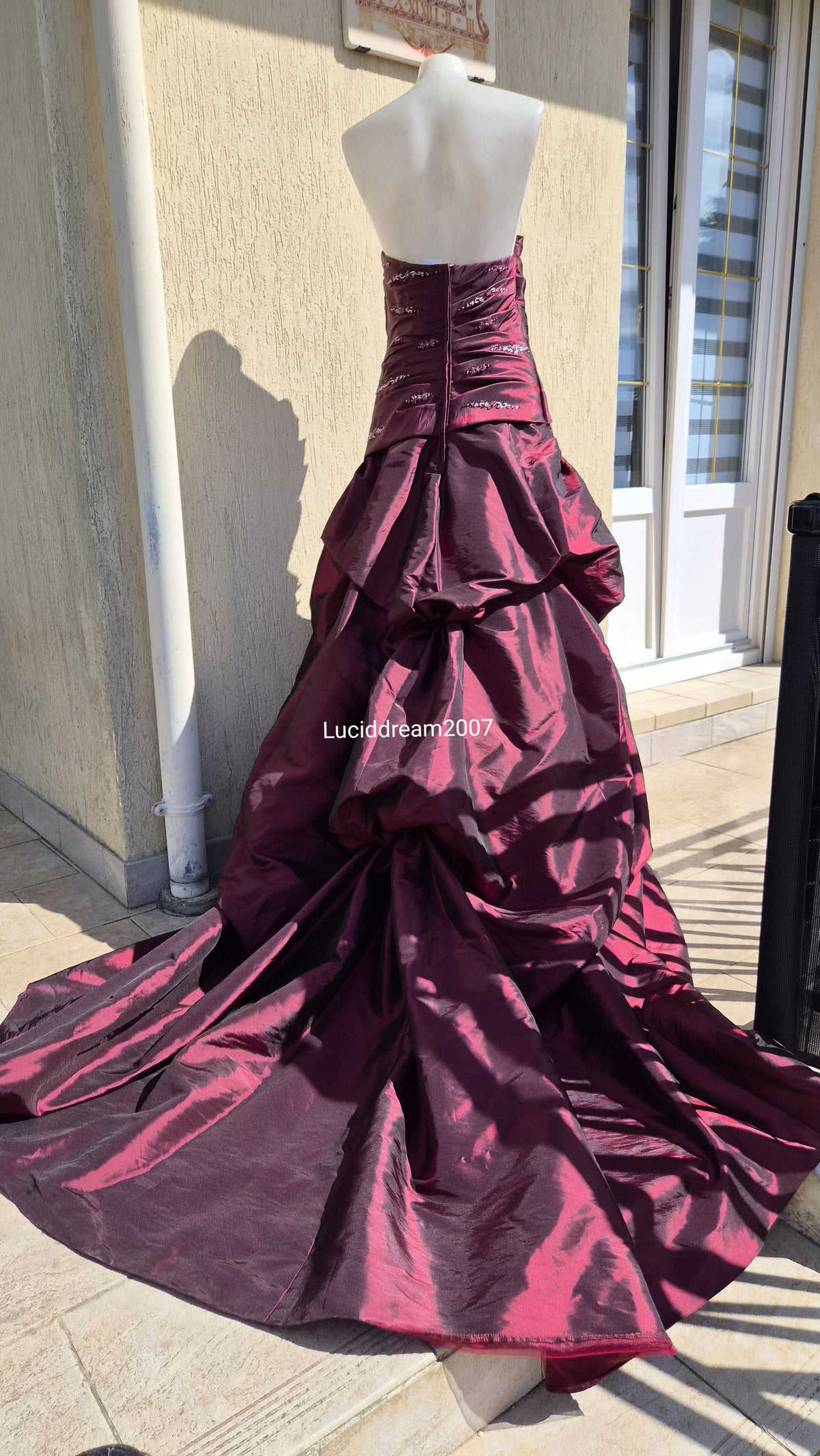 Robe en Taffetas bordeau avec traine