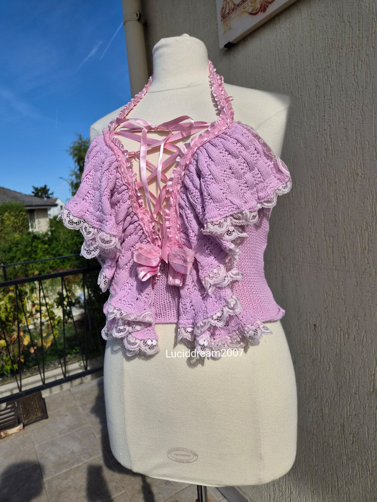Haut rose crochet, dentelle et laçage