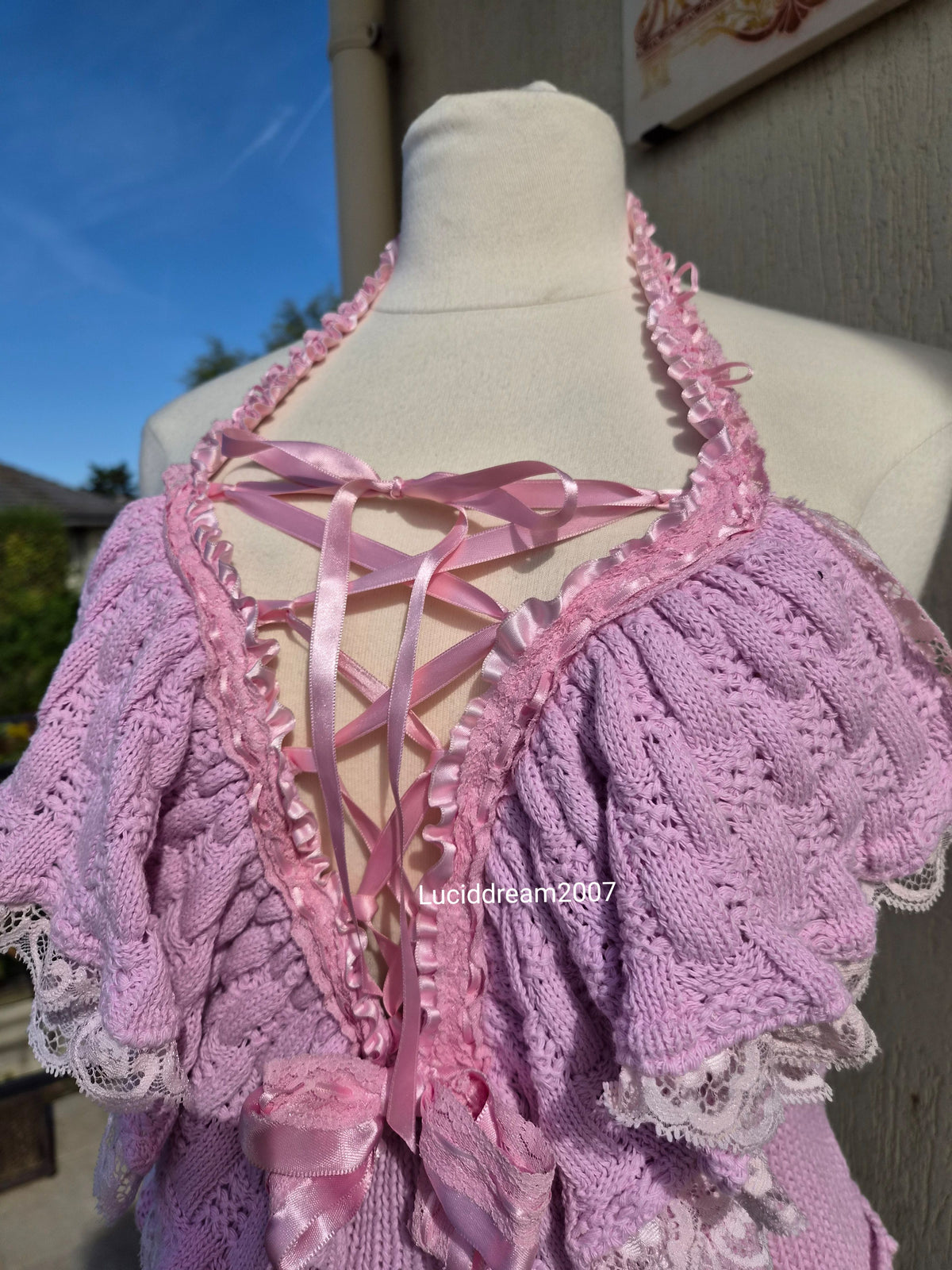 Haut rose crochet, dentelle et laçage