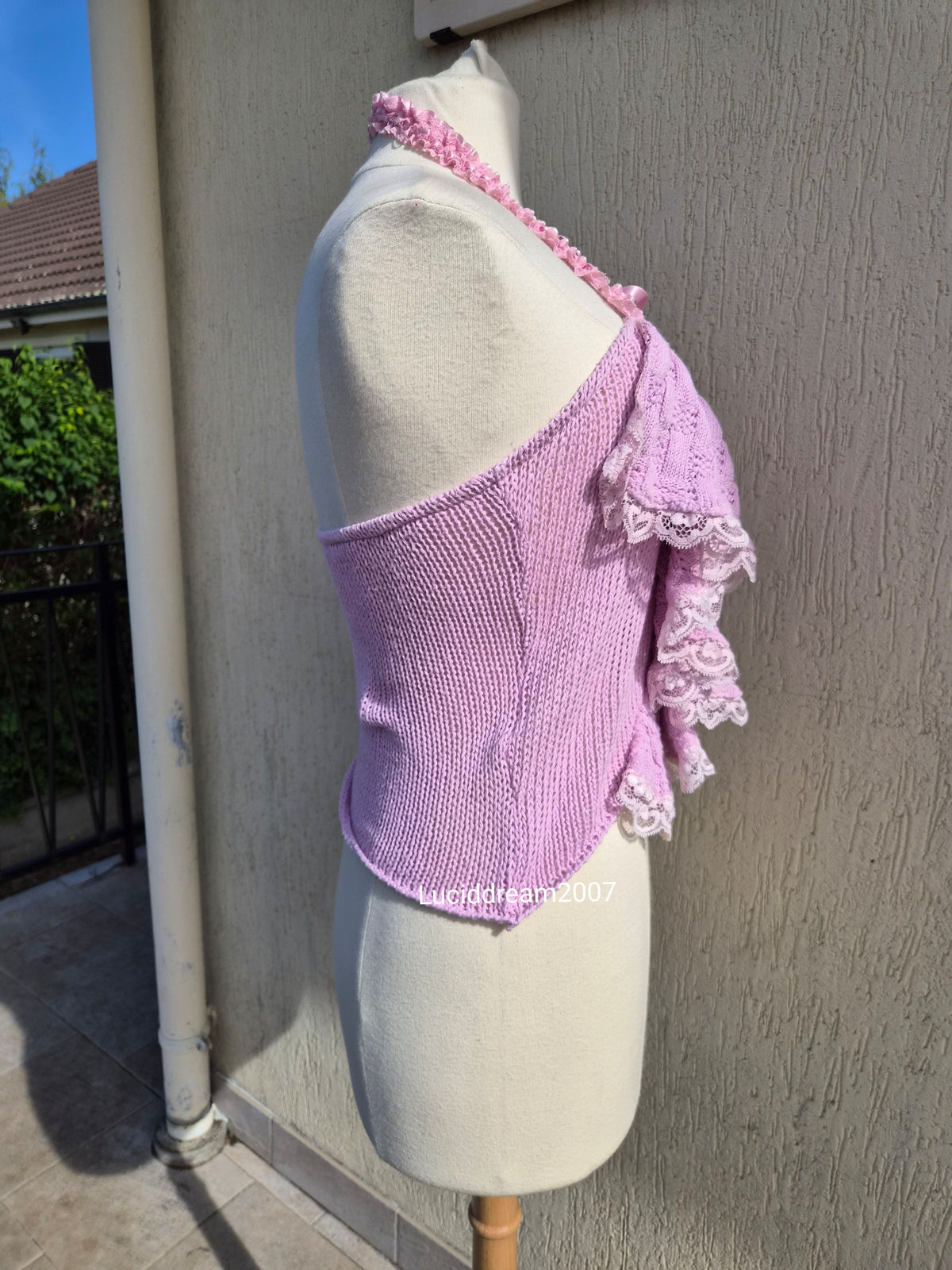 Haut rose crochet, dentelle et laçage