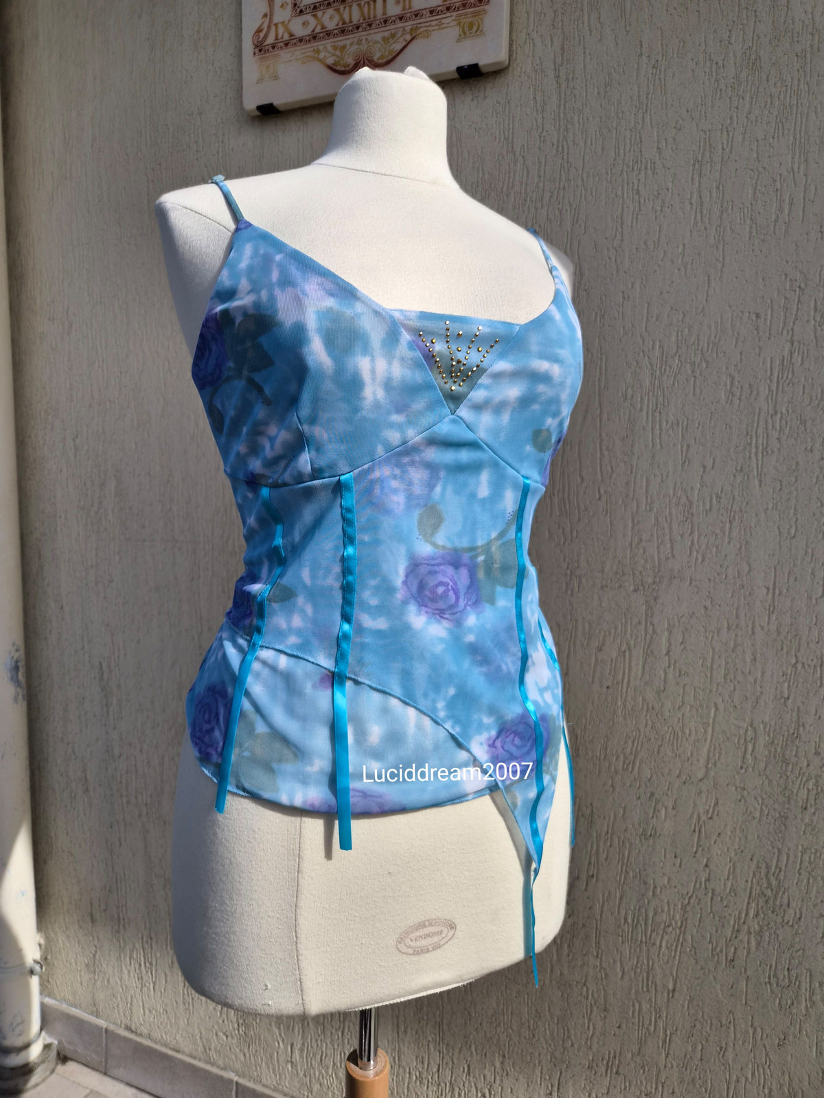 Haut en voile bleu