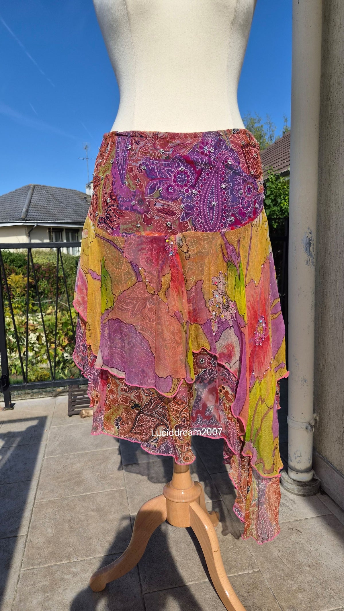 Jupe en voile brodé