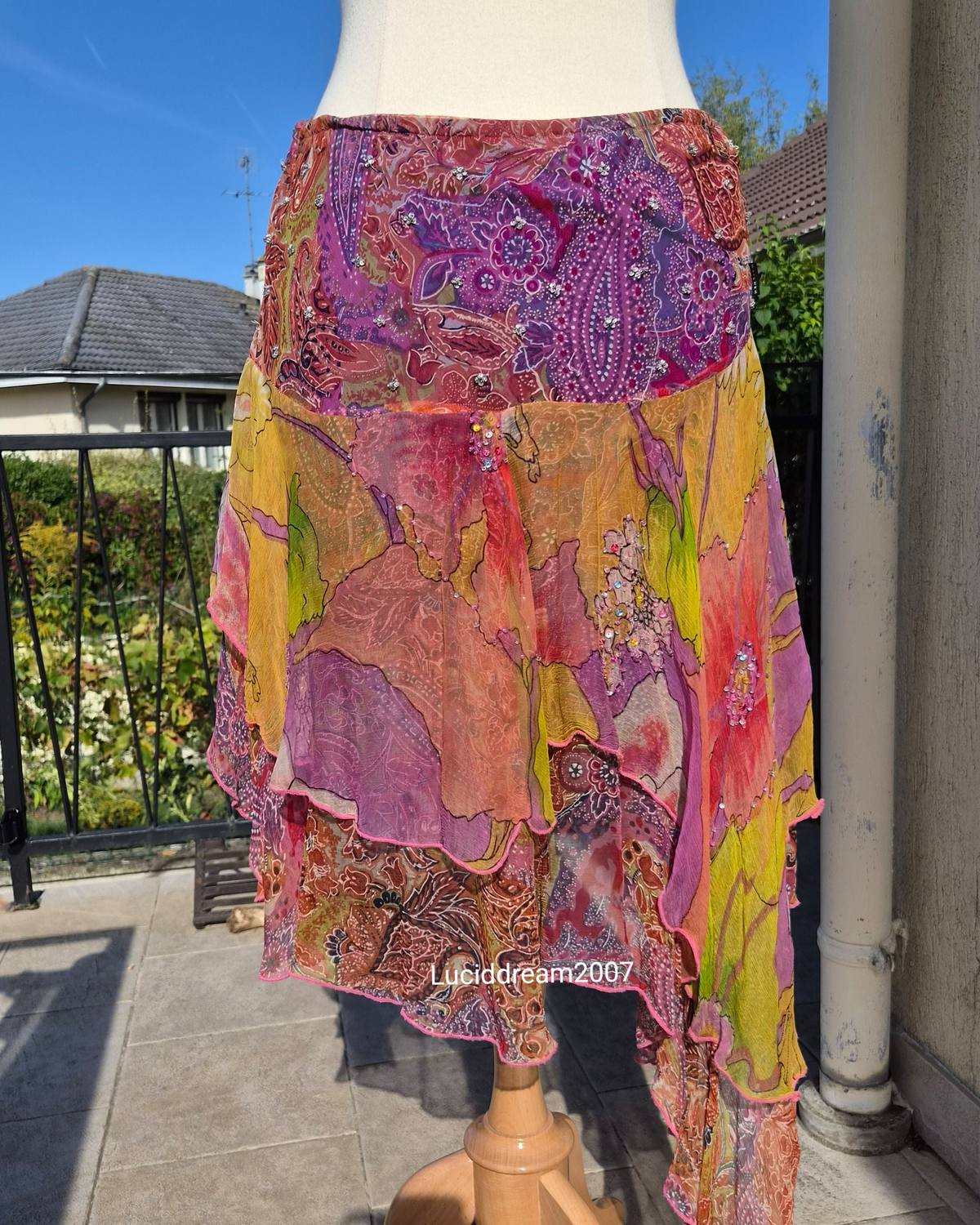 Jupe en voile brodé