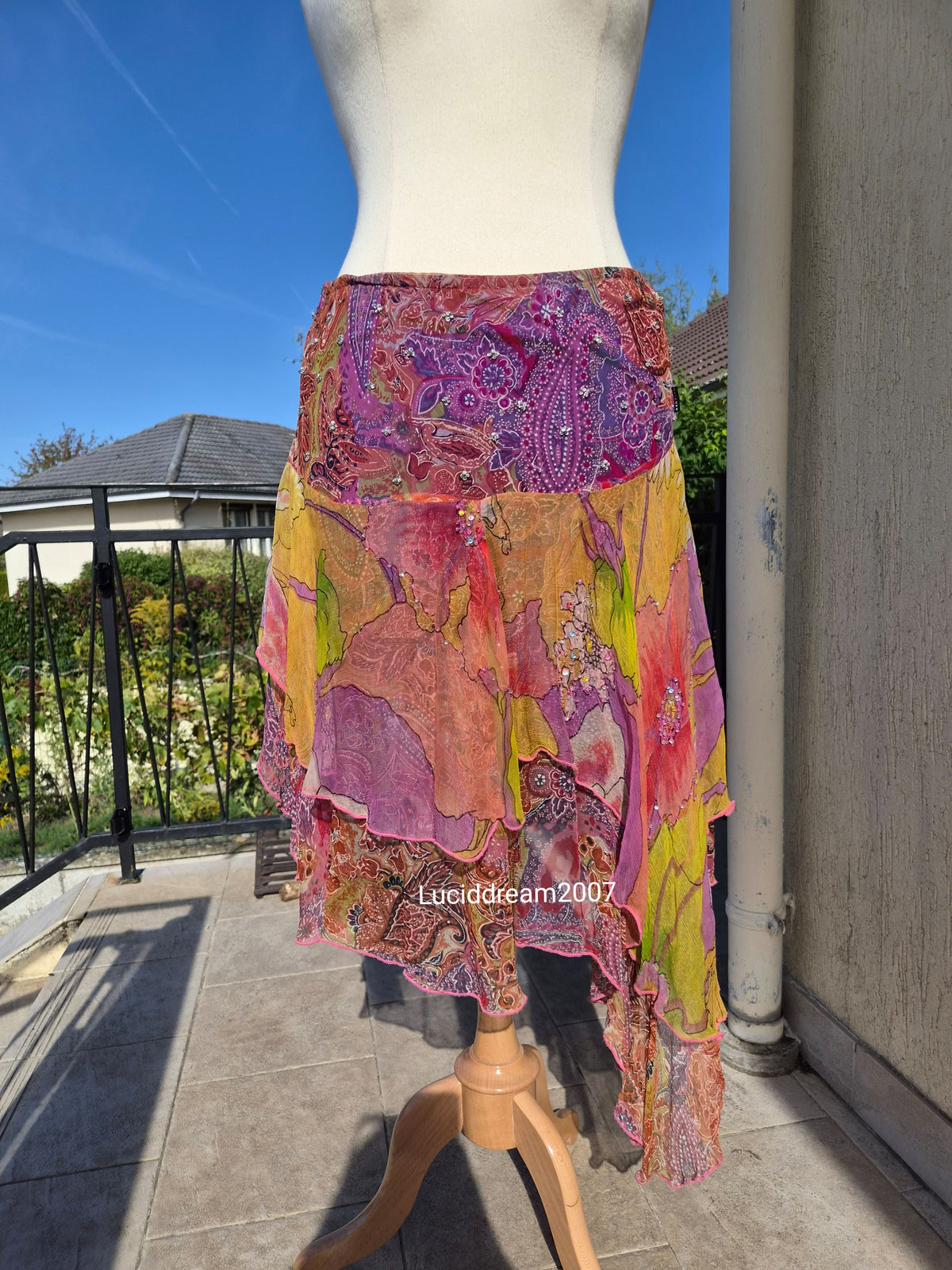 Jupe en voile brodé