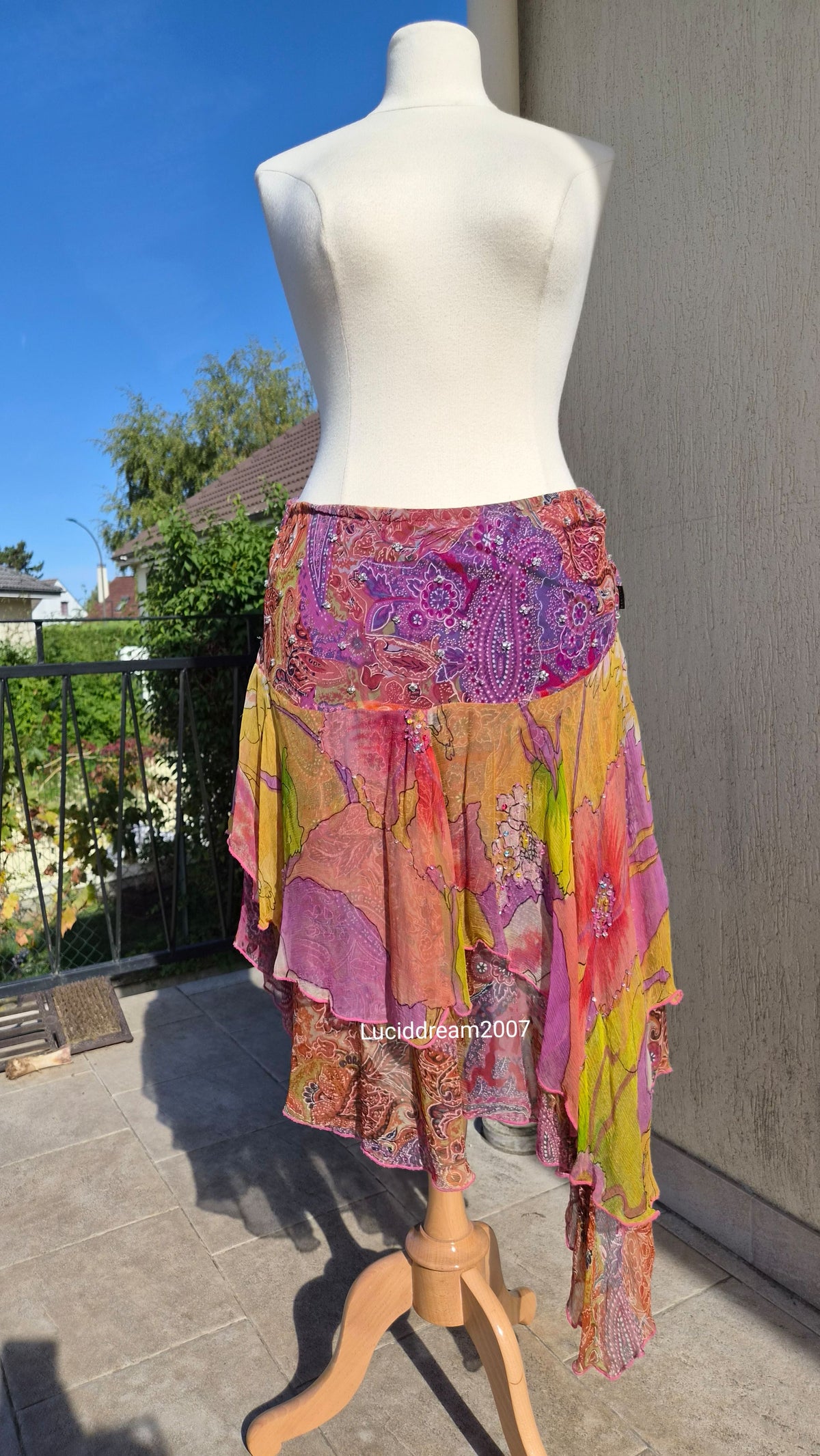 Jupe en voile brodé