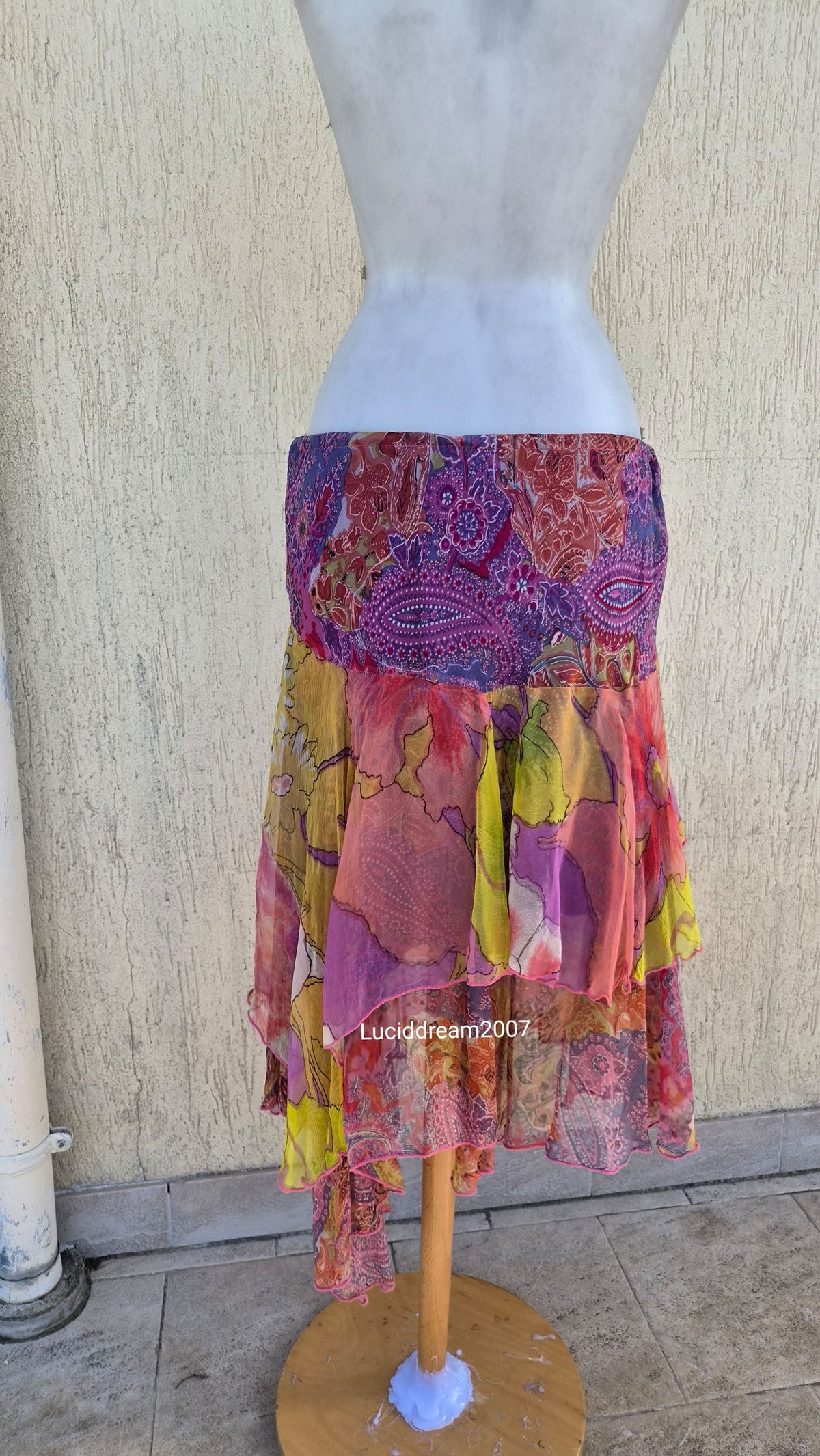 Jupe en voile brodé