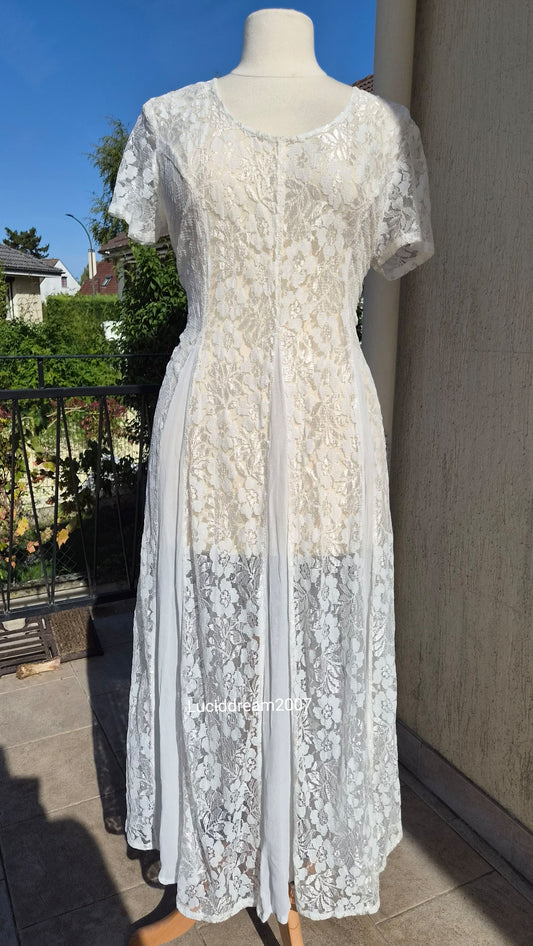 Robe en dentelle blanche