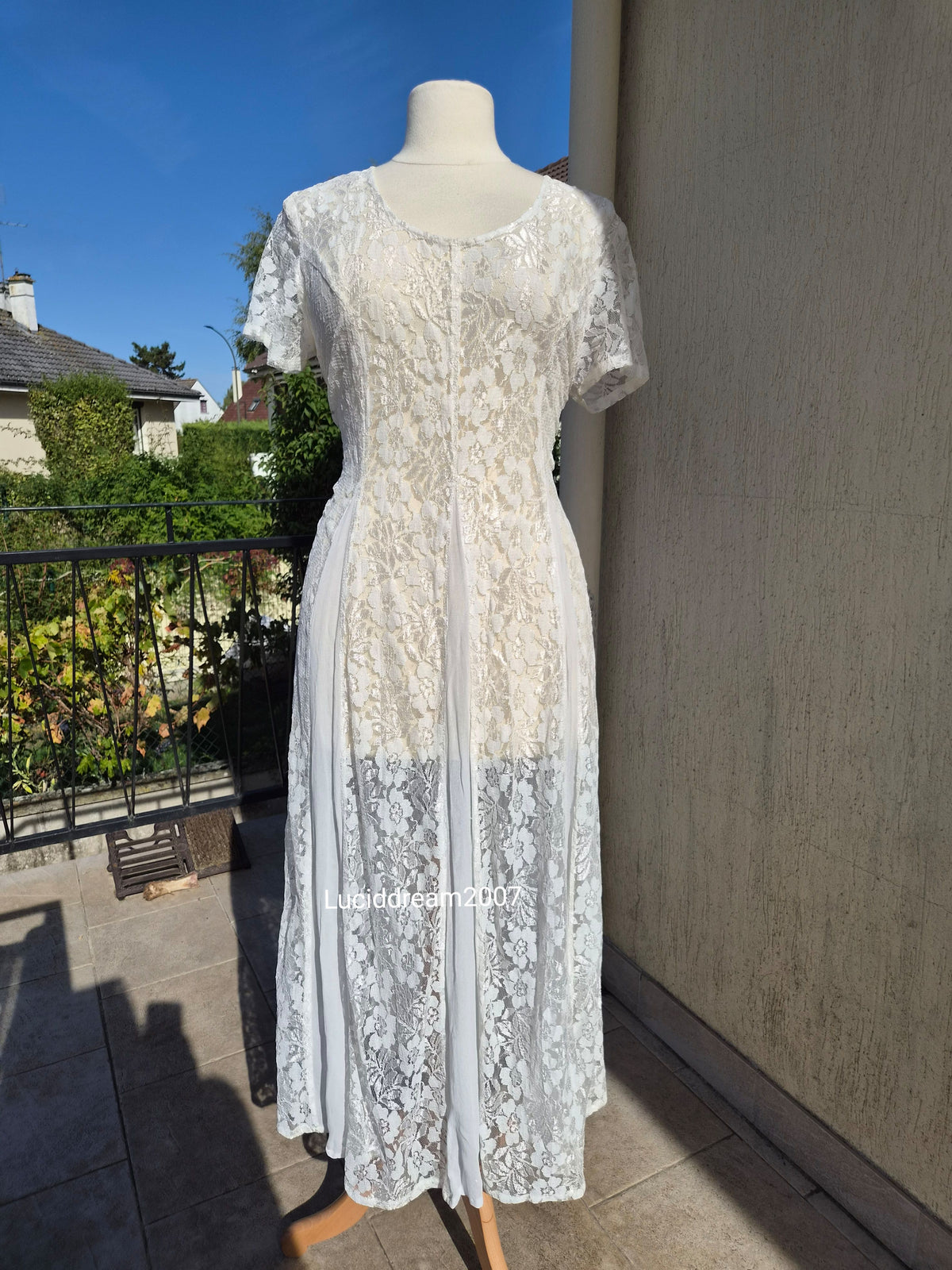 Robe en dentelle blanche