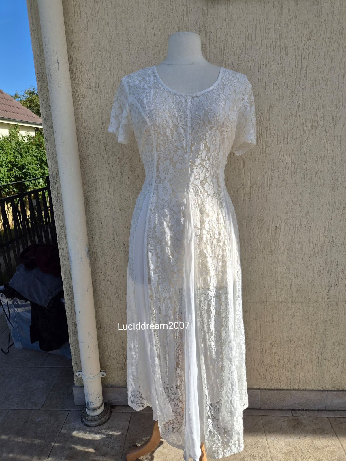 Robe en dentelle blanche