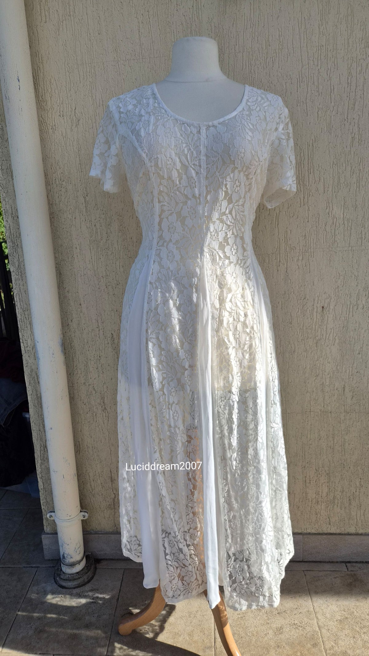 Robe en dentelle blanche