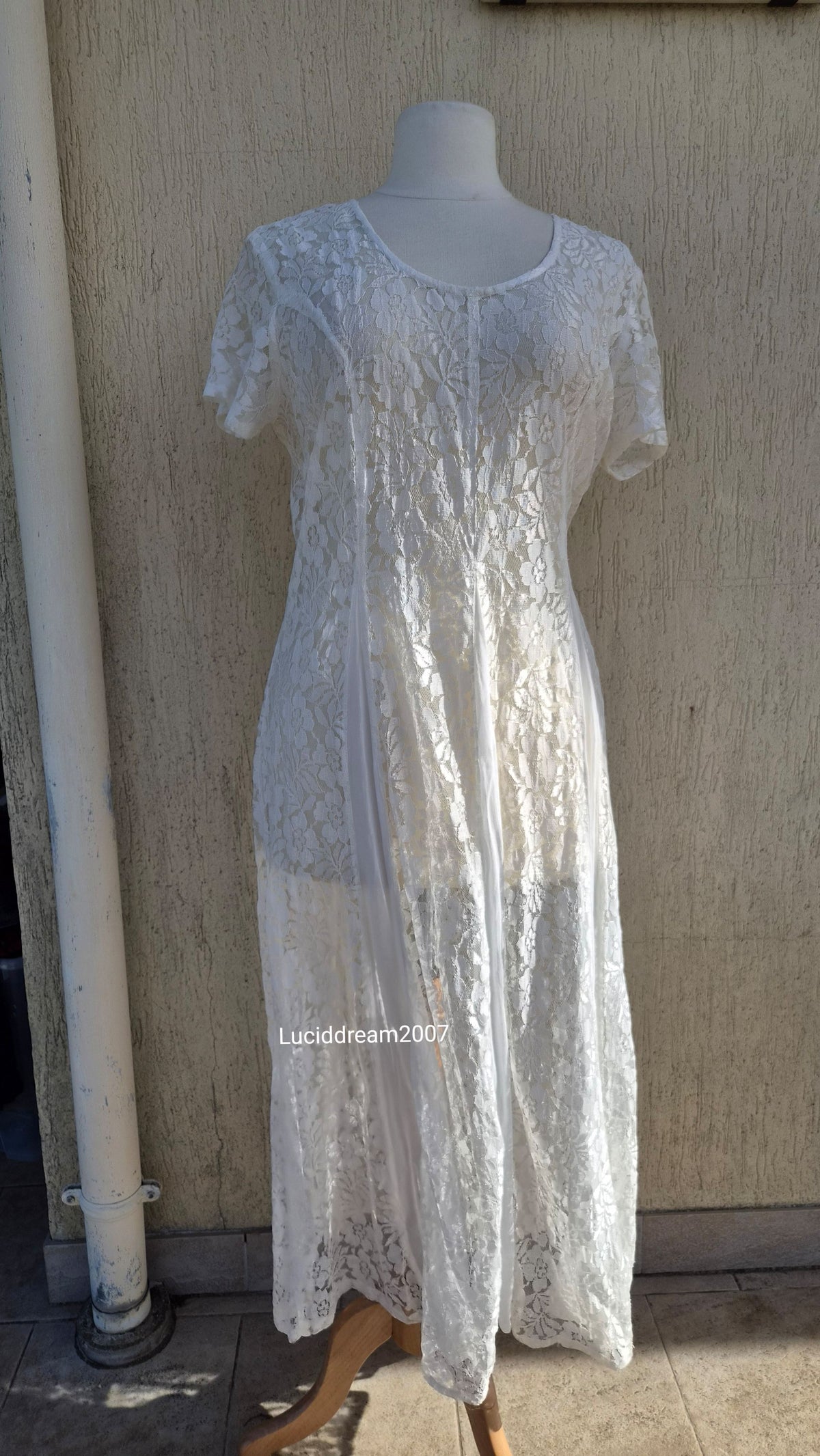 Robe en dentelle blanche