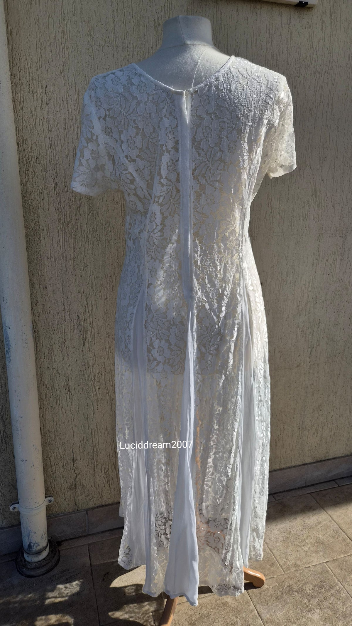 Robe en dentelle blanche