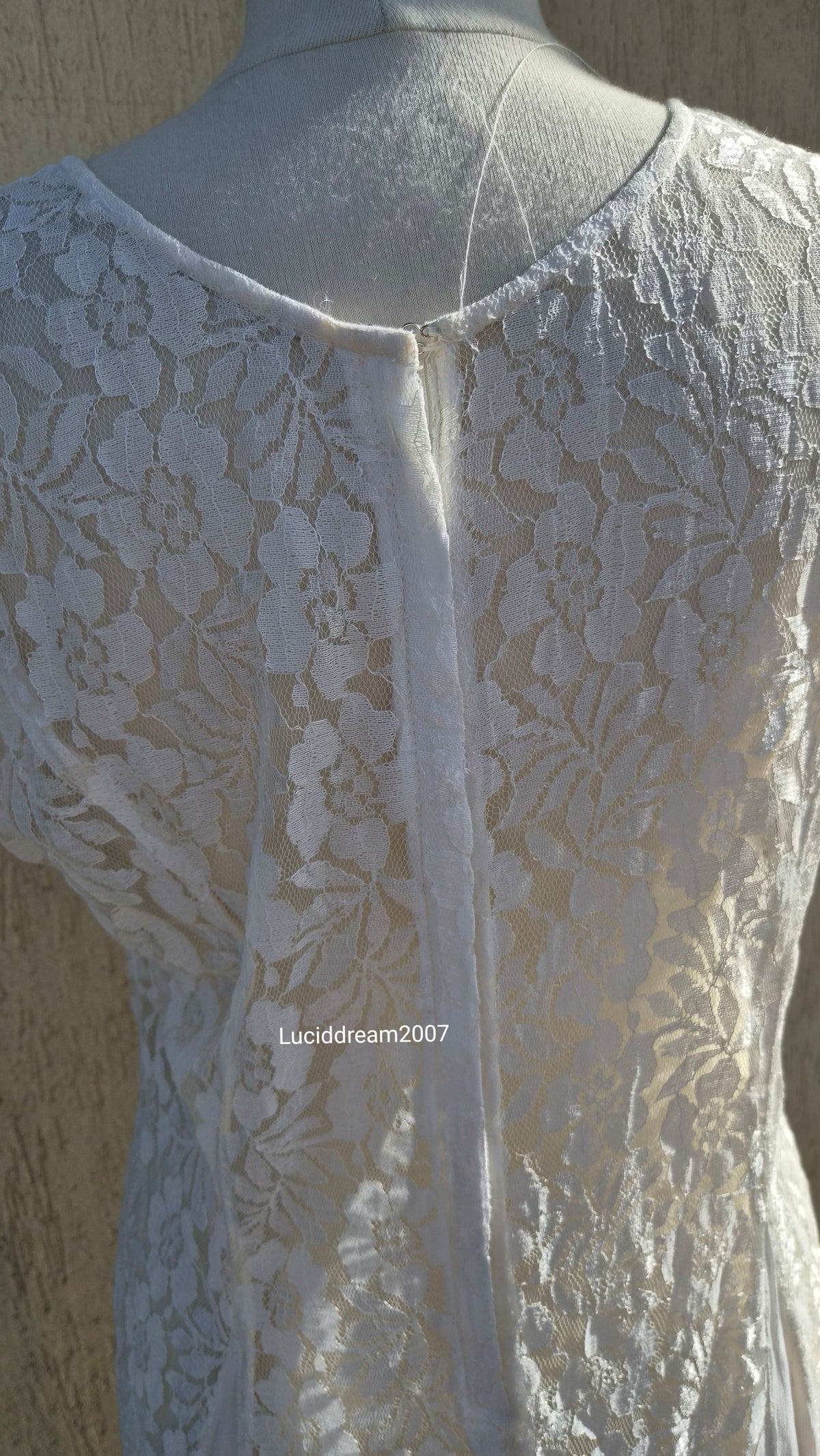 Robe en dentelle blanche