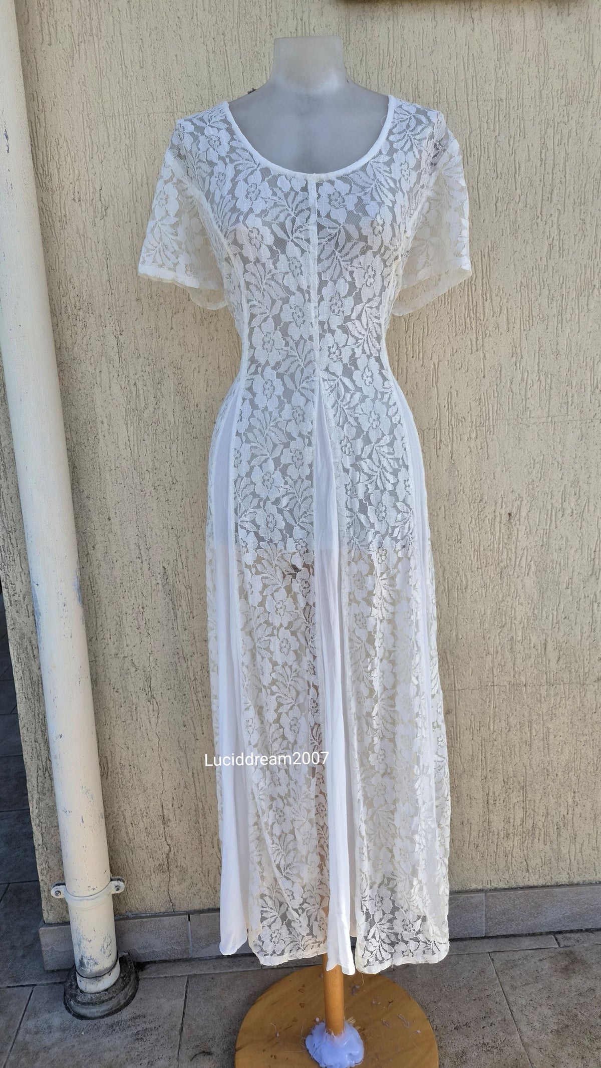 Robe en dentelle blanche